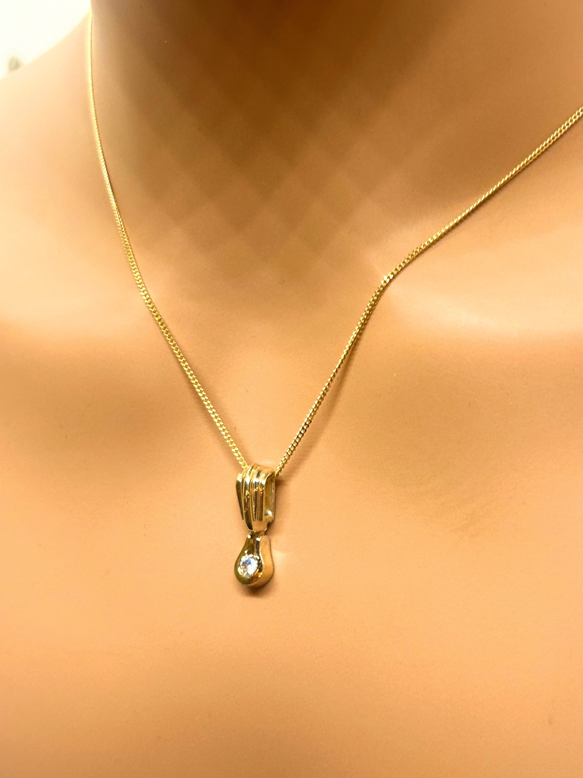 10k Gold Pear shape Natural diamond