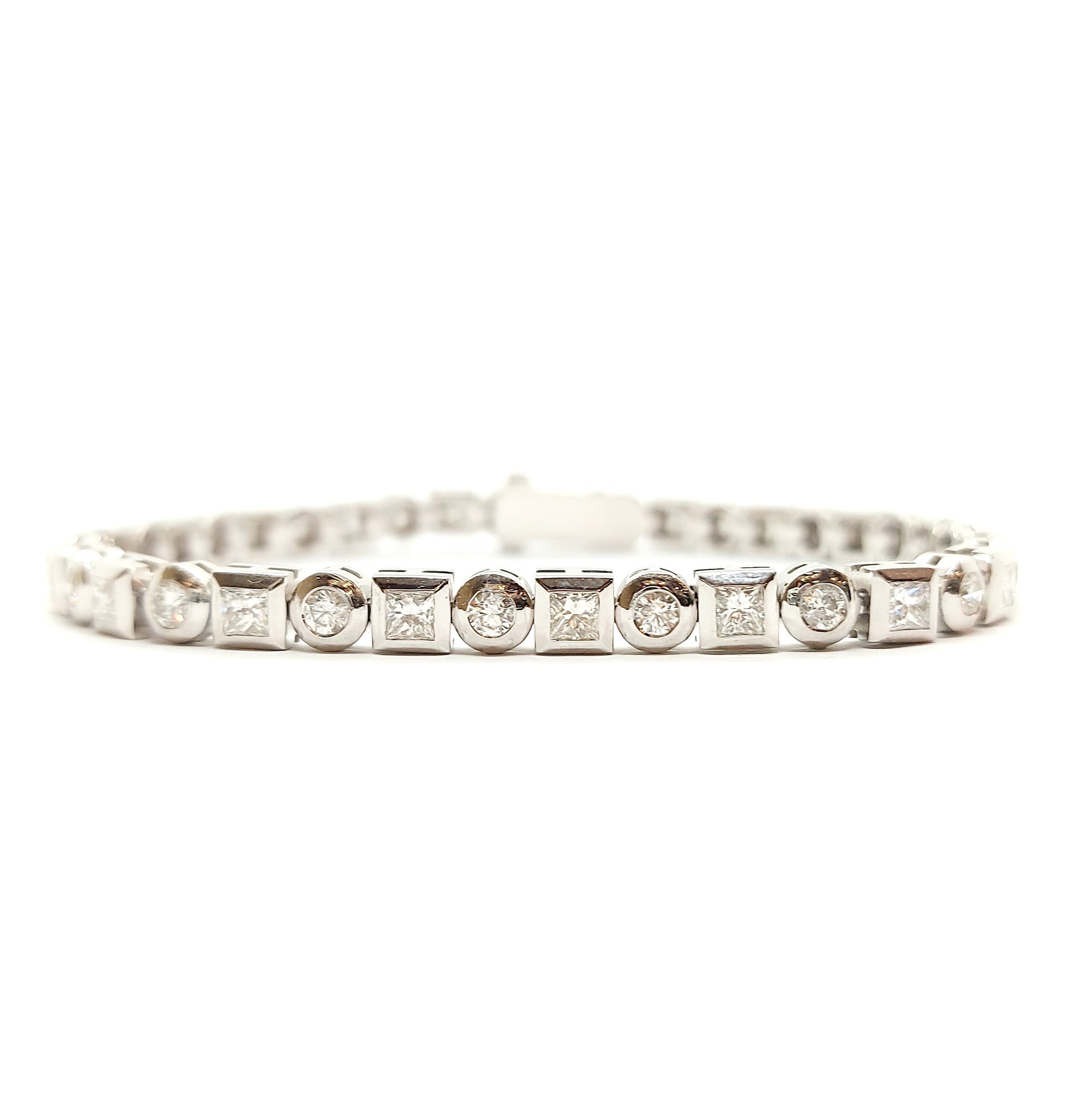 18k White Gold Tennis bracelet with round and princess cut lab diamonds