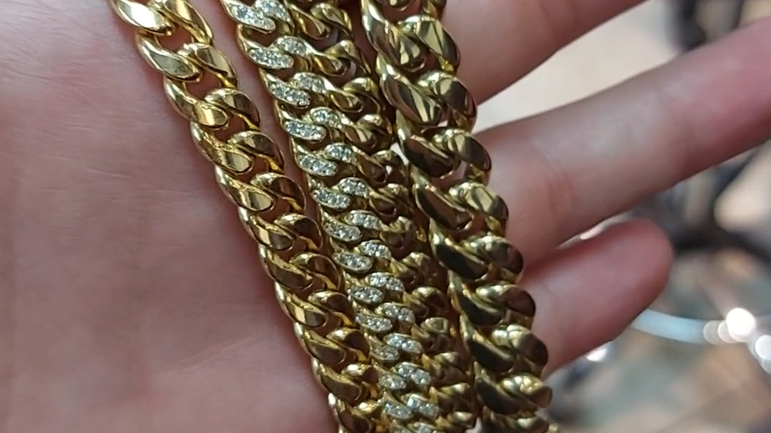Best jewelry store in Montreal for Cuban chains and bracelets.
