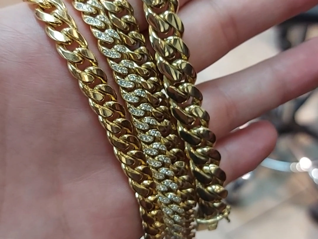 Best jewelry store in Montreal for Cuban chains and bracelets.