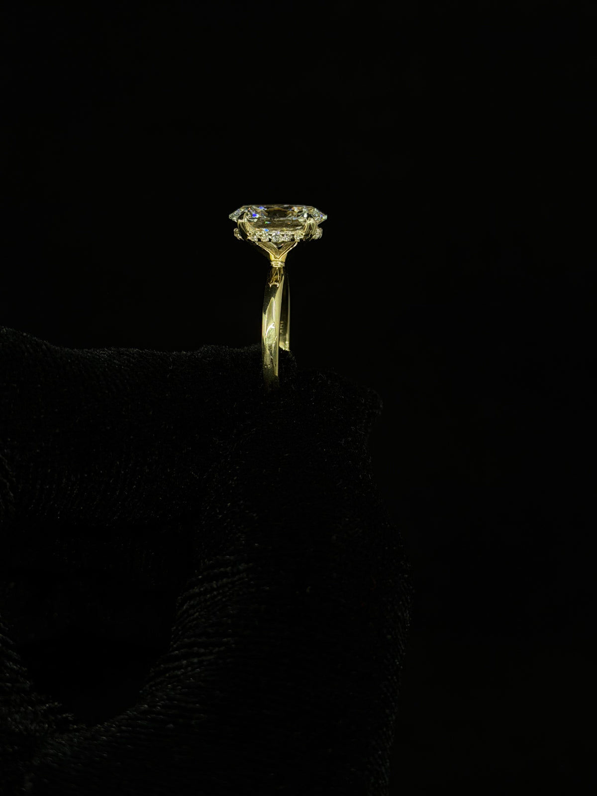 18k Gold Oval Ring 3ct