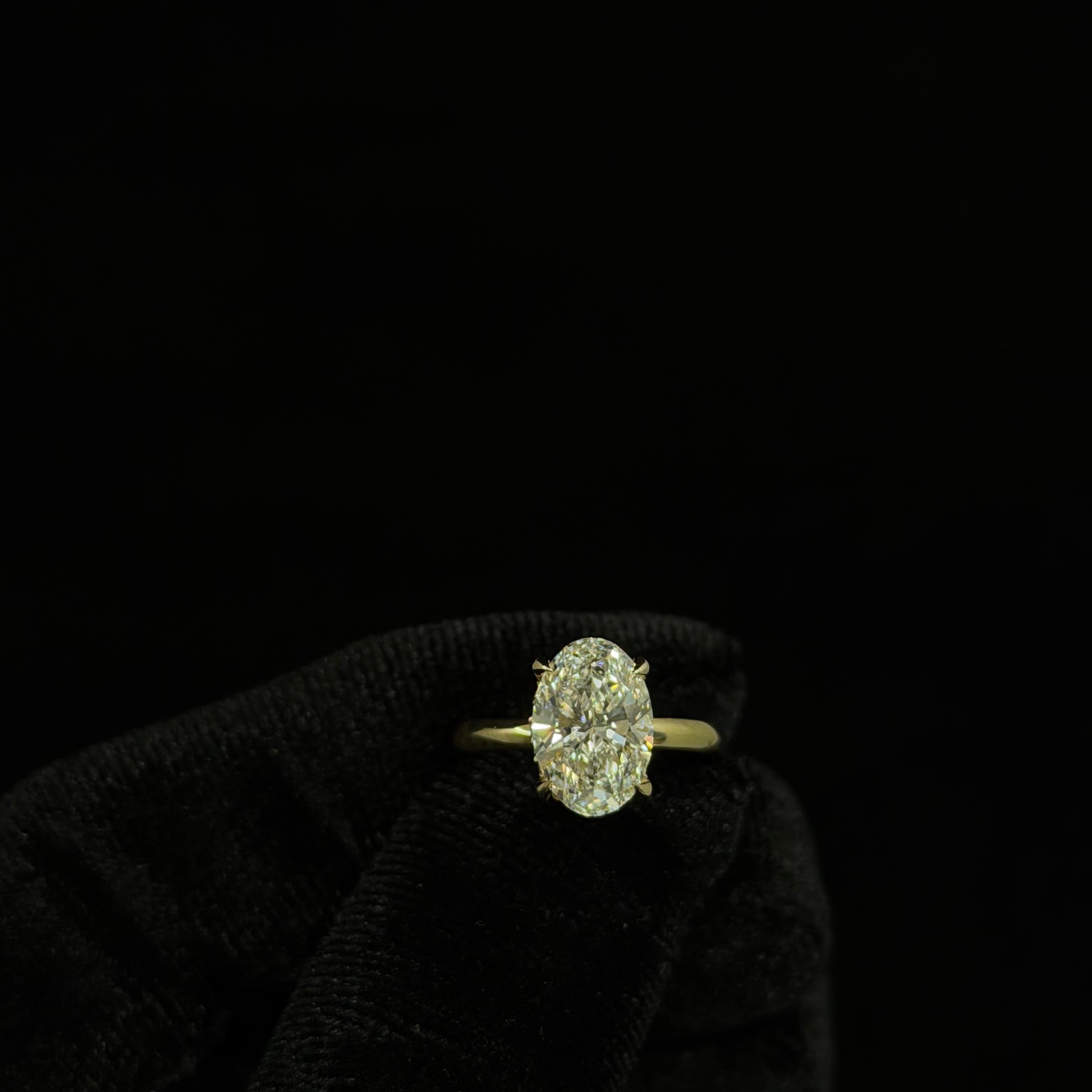18k Gold Oval Ring 3ct