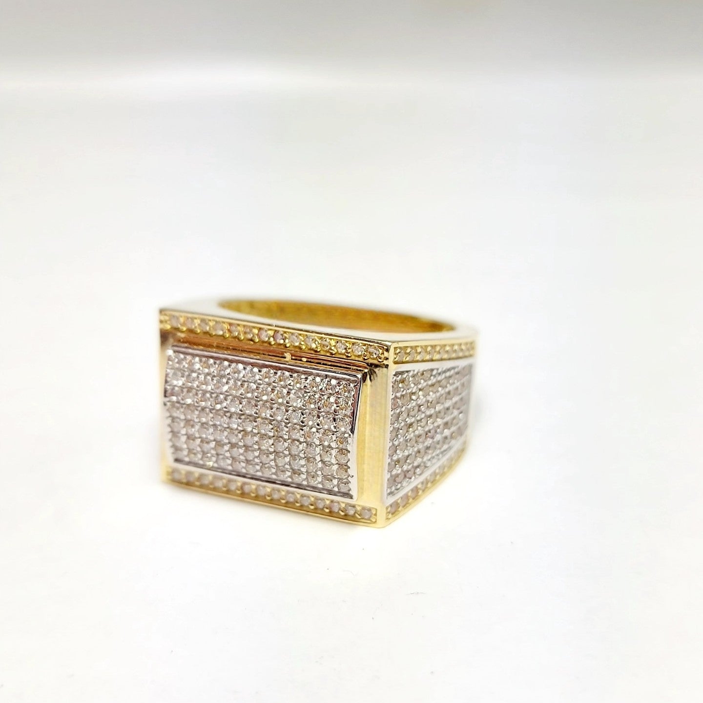Bague en or 10 carats avec oxyde de zirconium