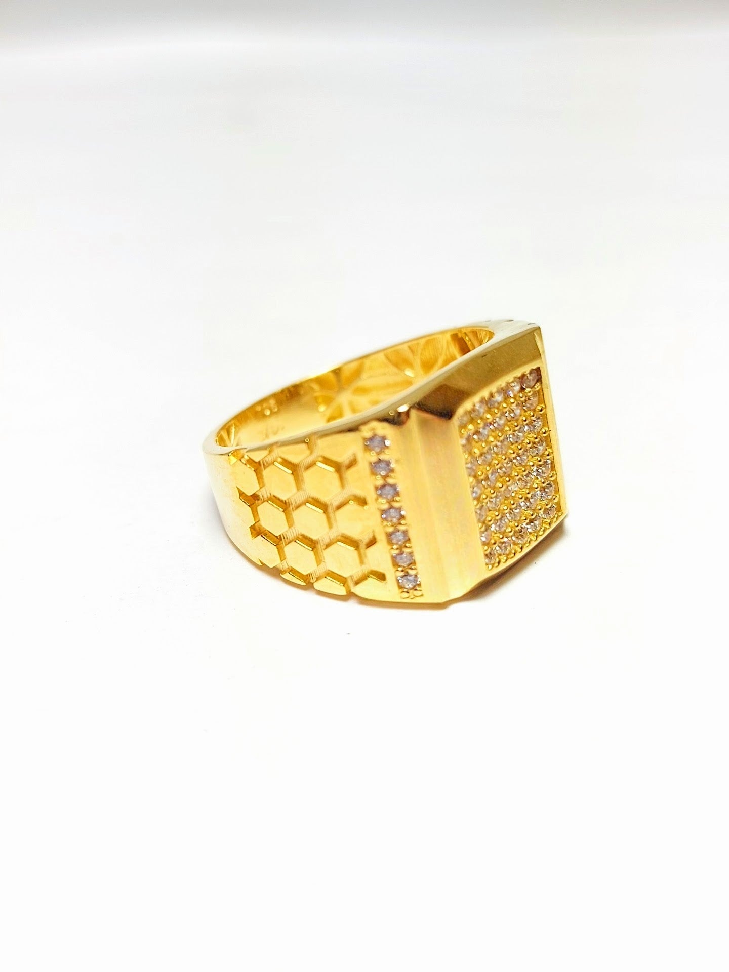 10k Gold Ring with Honeycomb design