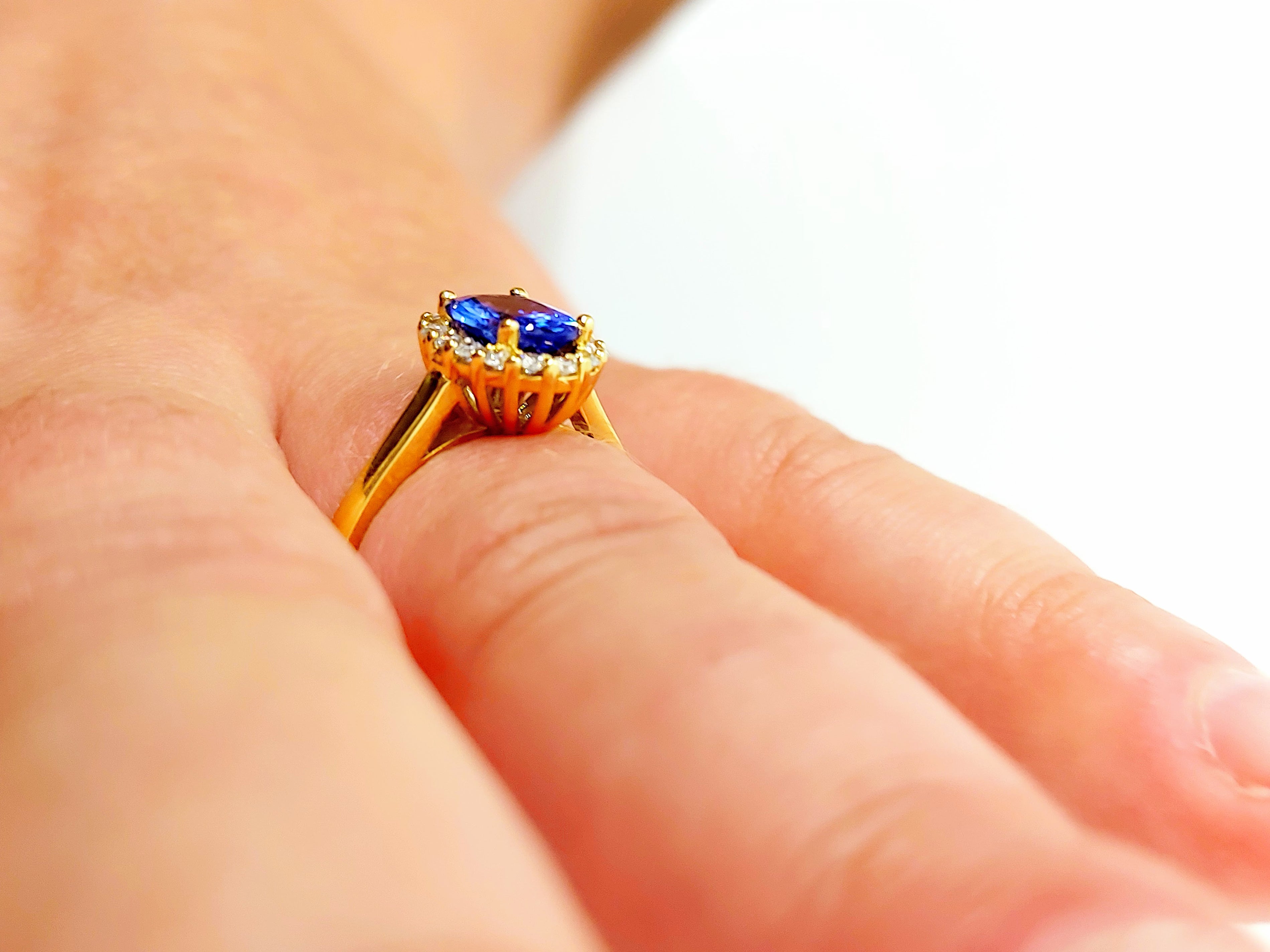 Bague de fiançailles auréole avec pierre de tanzanite