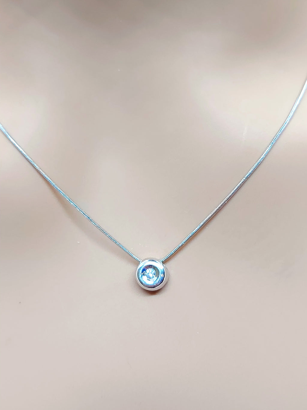 18k Real Solid White Gold Round Necklace for women with Natural Diamonds