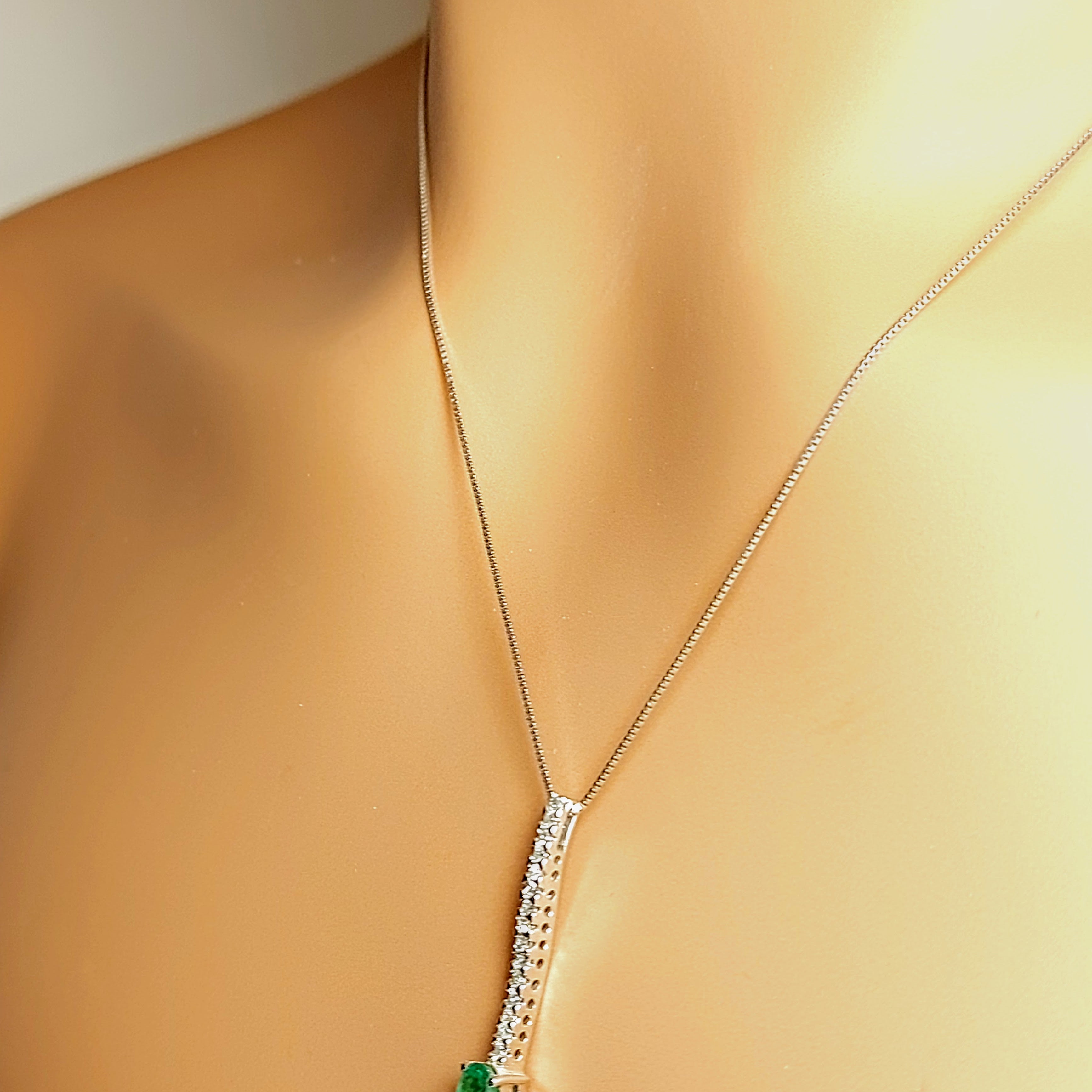 14k Real Solid Gold Necklace with Natural high quality Oval Emerald and Diamonds for women