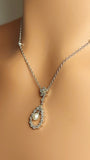 Collier en Or Blanc Massif 14 carats Goutte d'eau suspendue à une fleur, Collier de Perles avec Diamants Naturels