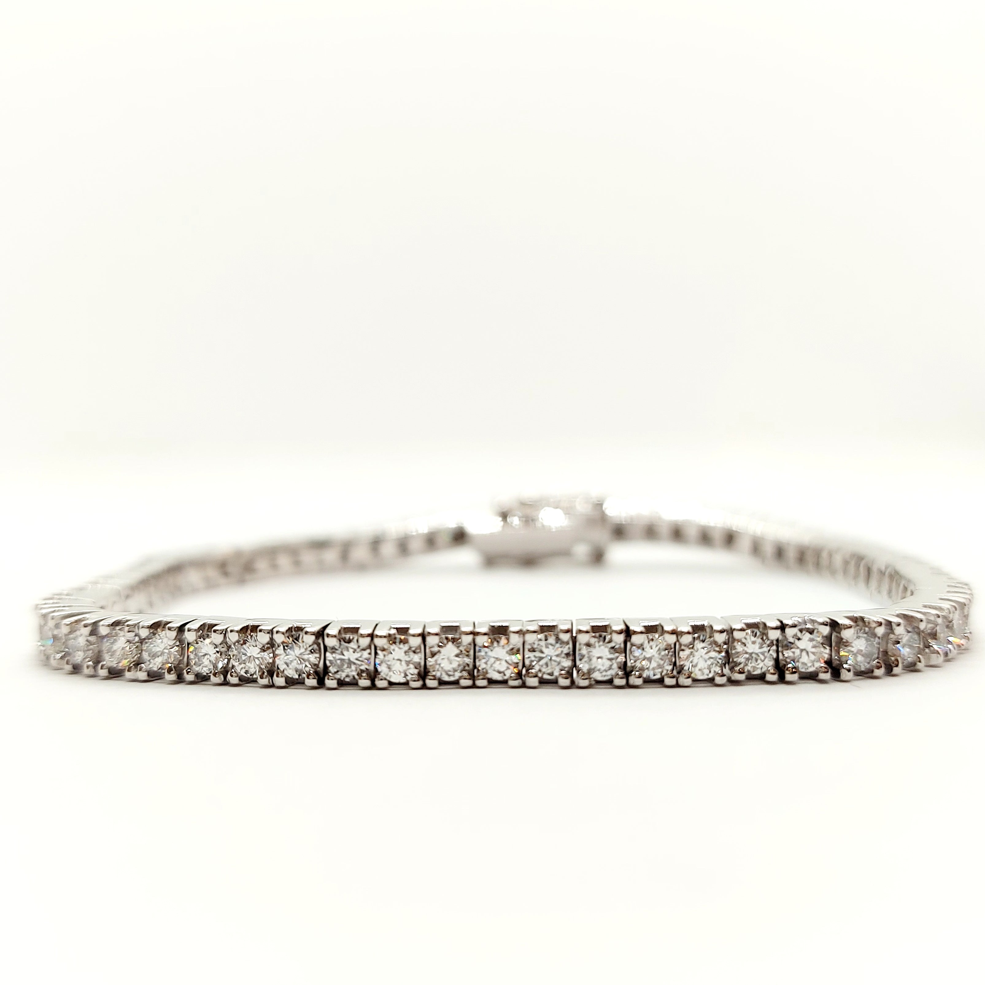 Bracelet tennis en or blanc 14 carats avec diamants de laboratoire 5 points