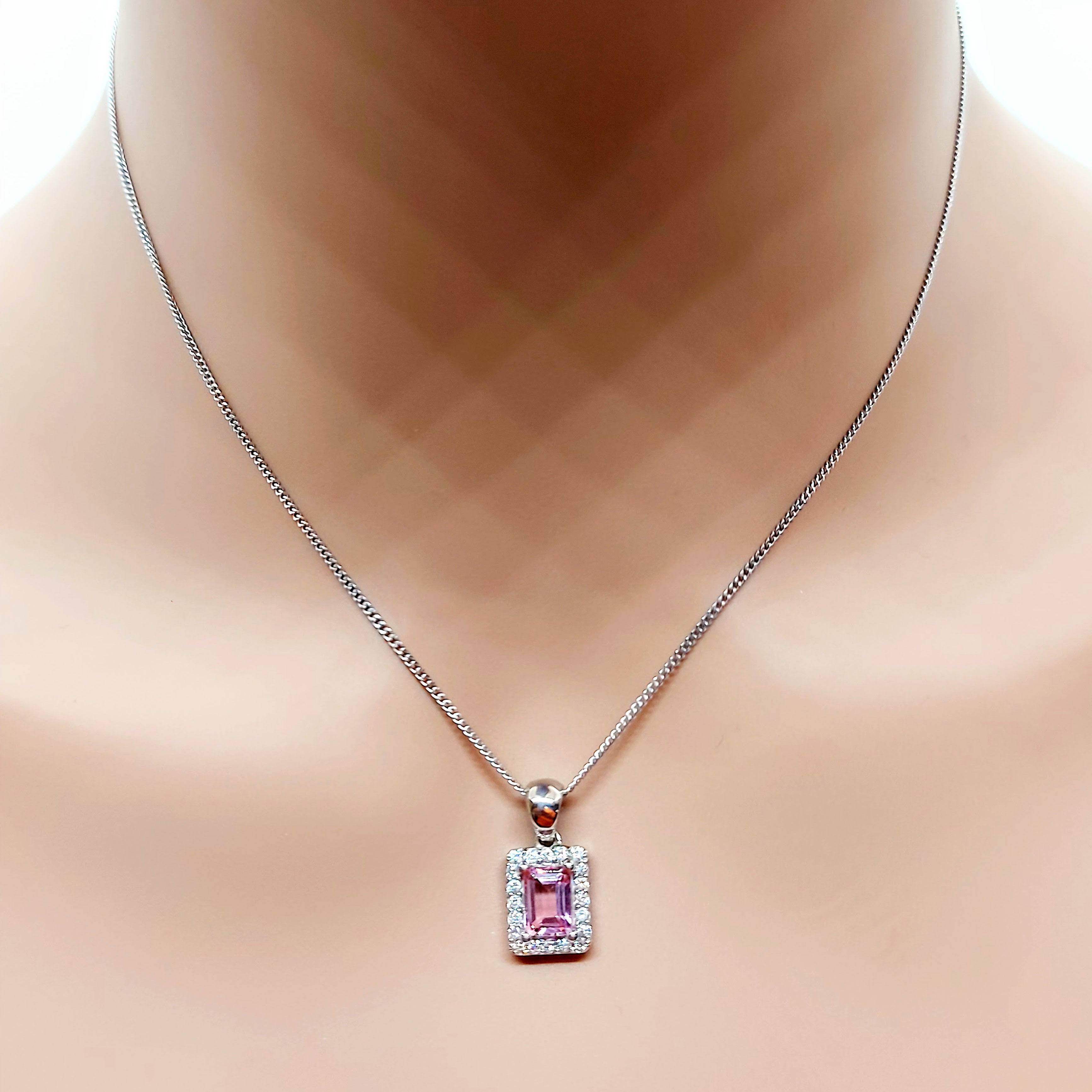 Collier topaze rose taille émeraude 14 carats