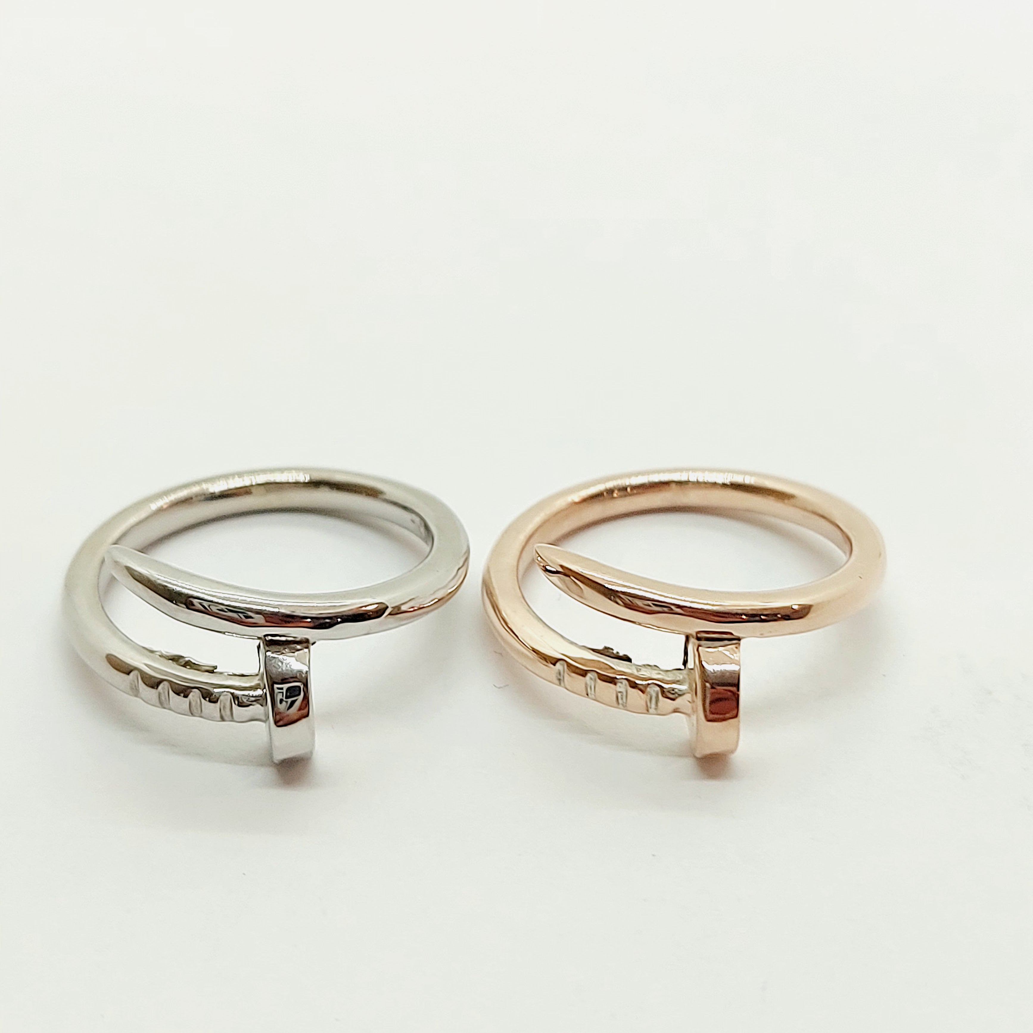Bague clou en or massif