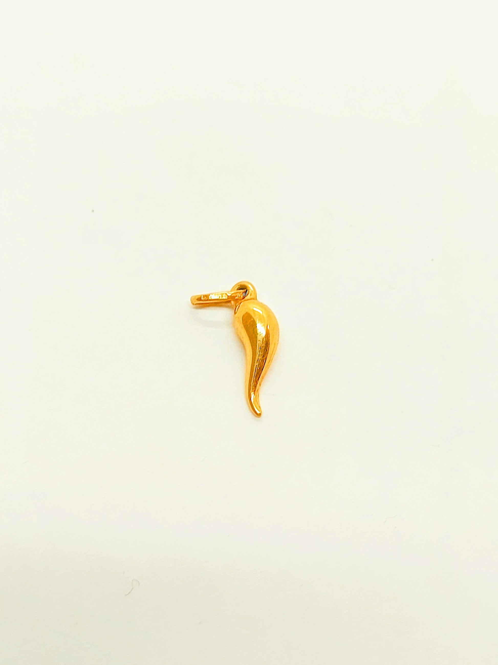 18k Gold Italian Horn (Cornicello) pendant