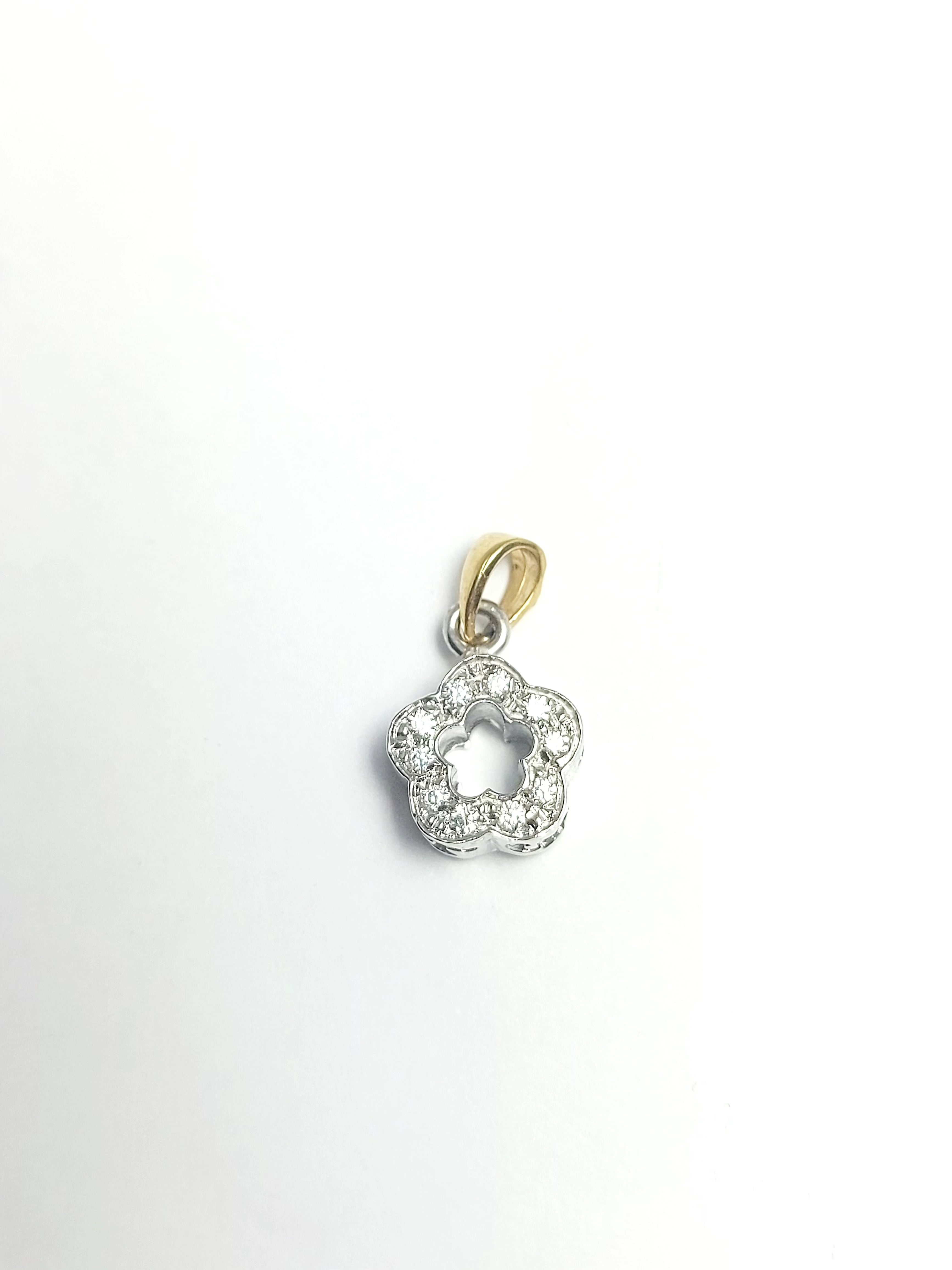 Pendentif fleur en or blanc 18 carats massif avec pierres CZ
