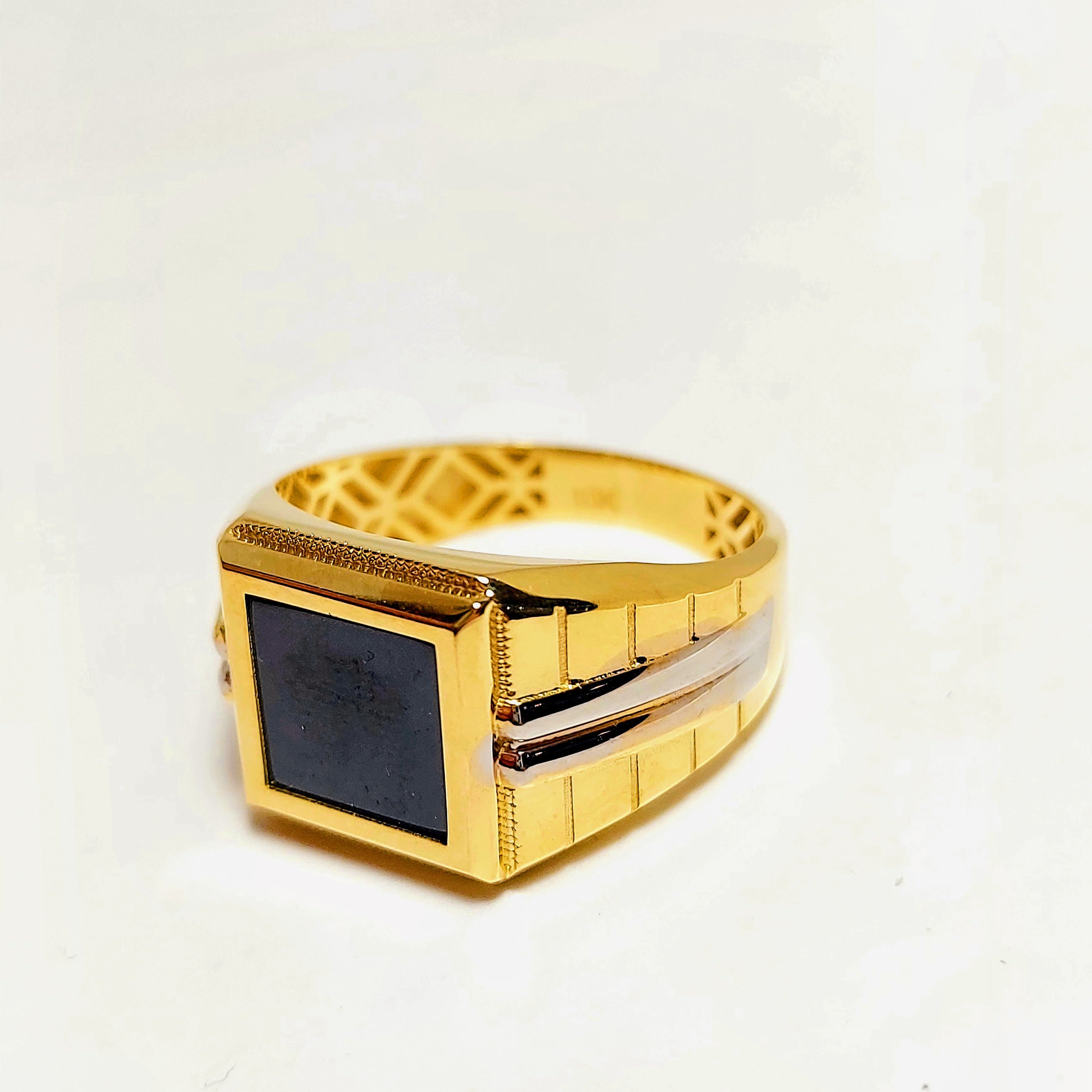 Bague en or 10K avec onyx carré