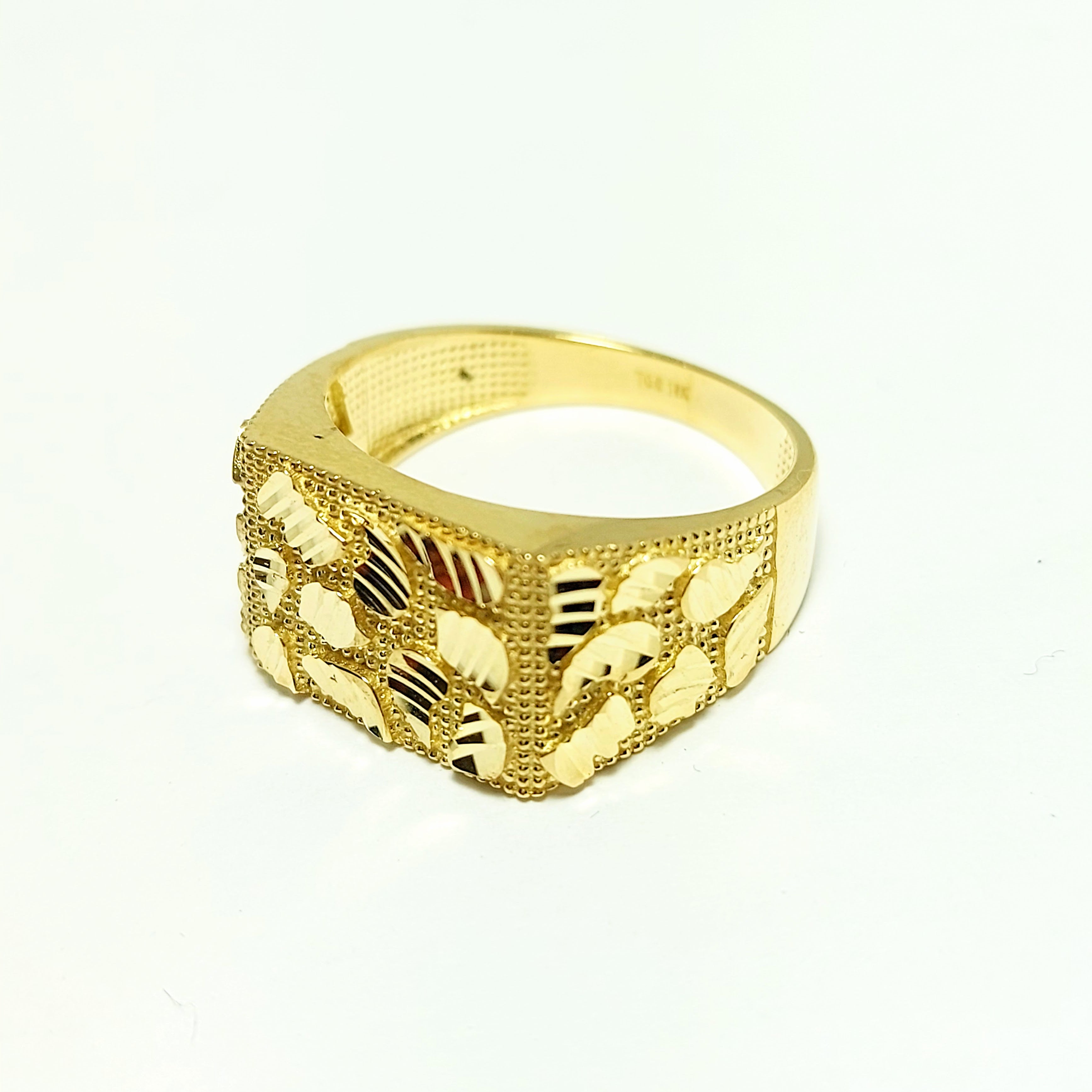 Bague en or 10 carats avec motifs de feuilles taillées au diamant