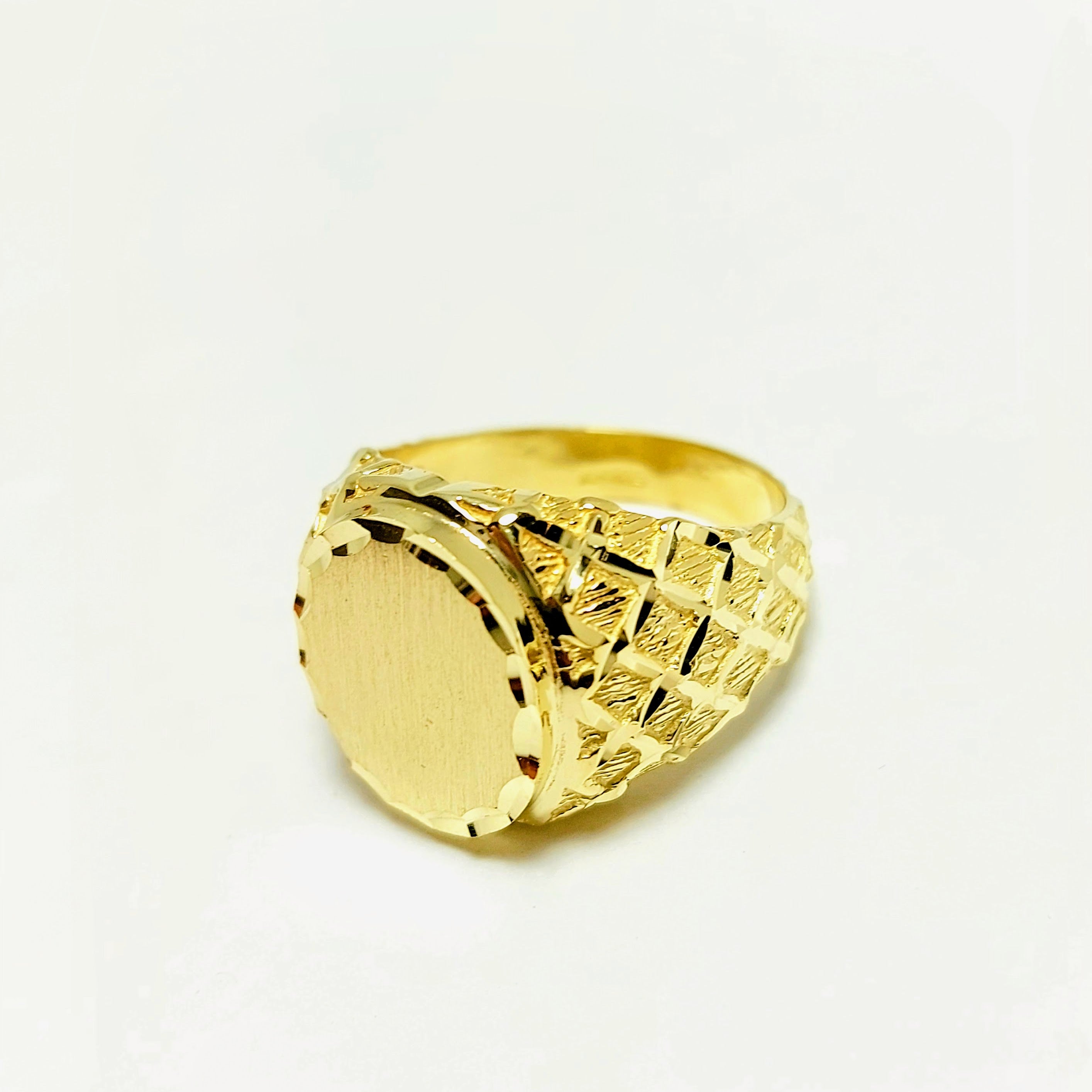 Chevalière en or 10K avec motif diamanté