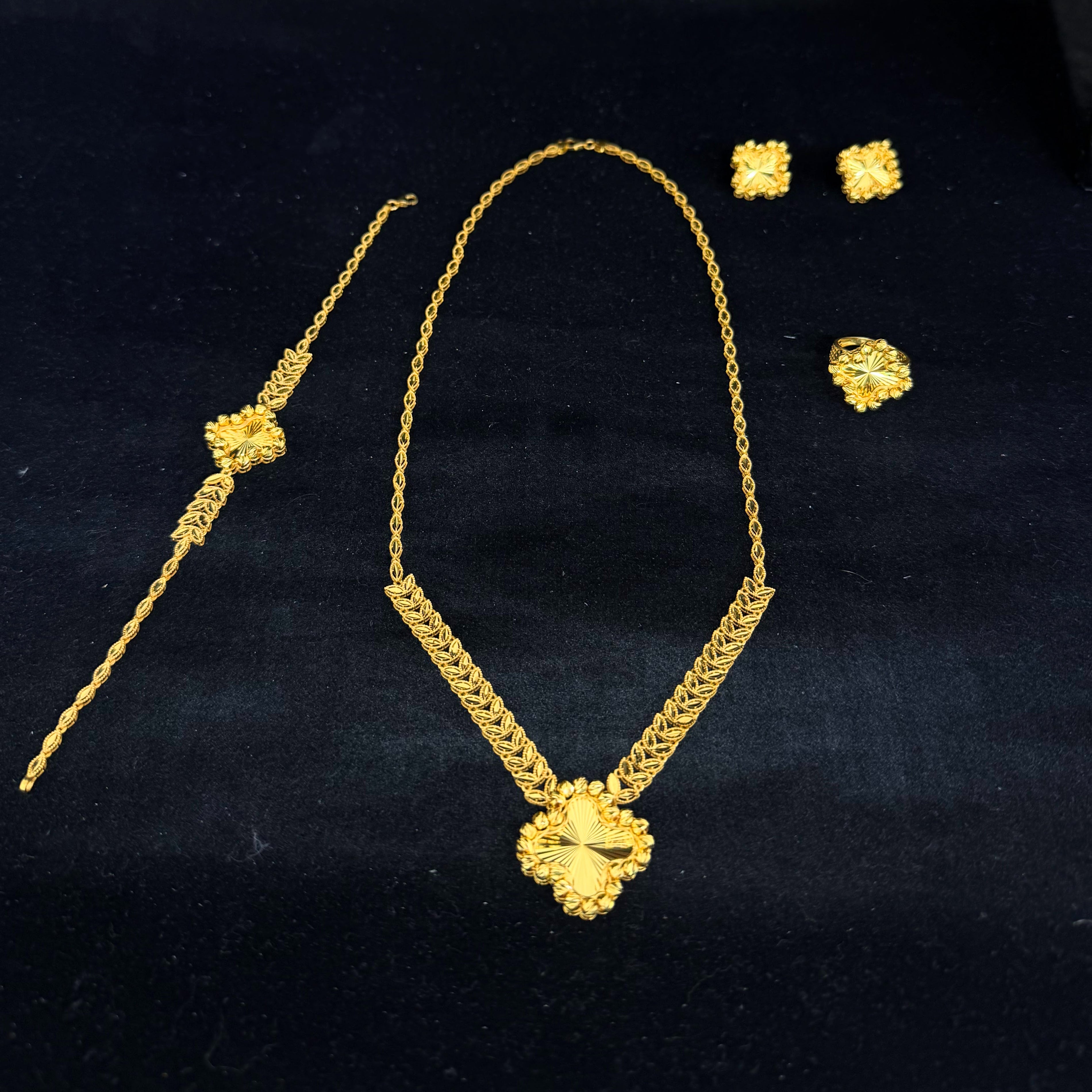 21k Gold Middle Eastern Wedding set