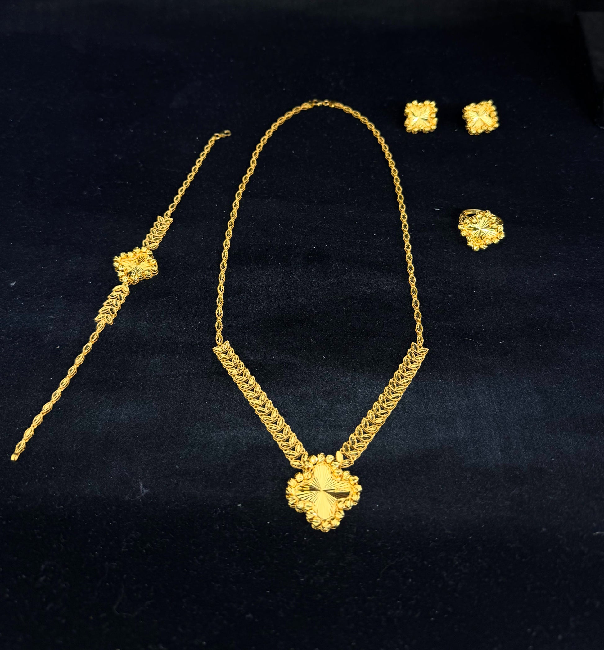 21k Gold Middle Eastern Wedding set