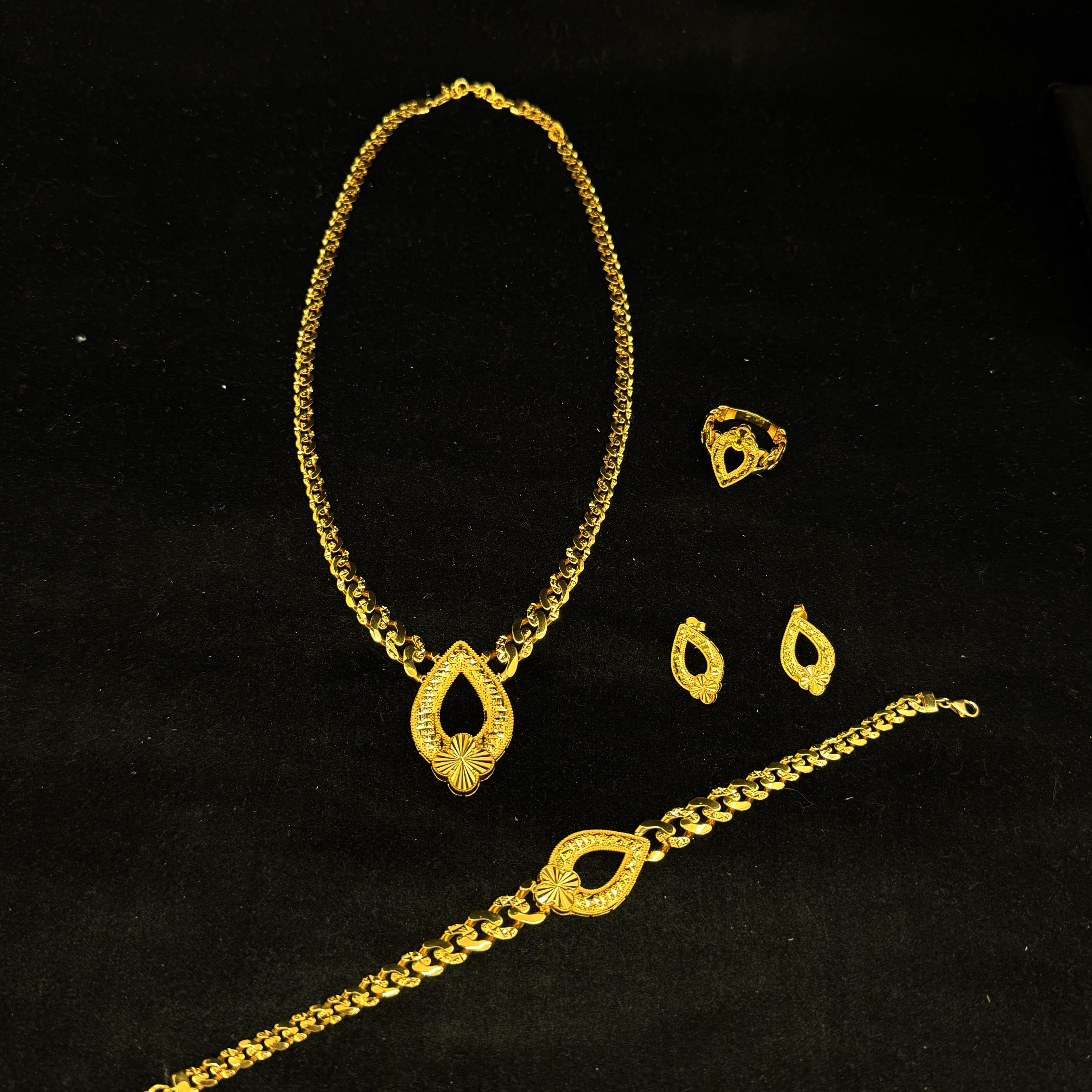 21k Gold Middle Eastern Wedding Set Jewelry