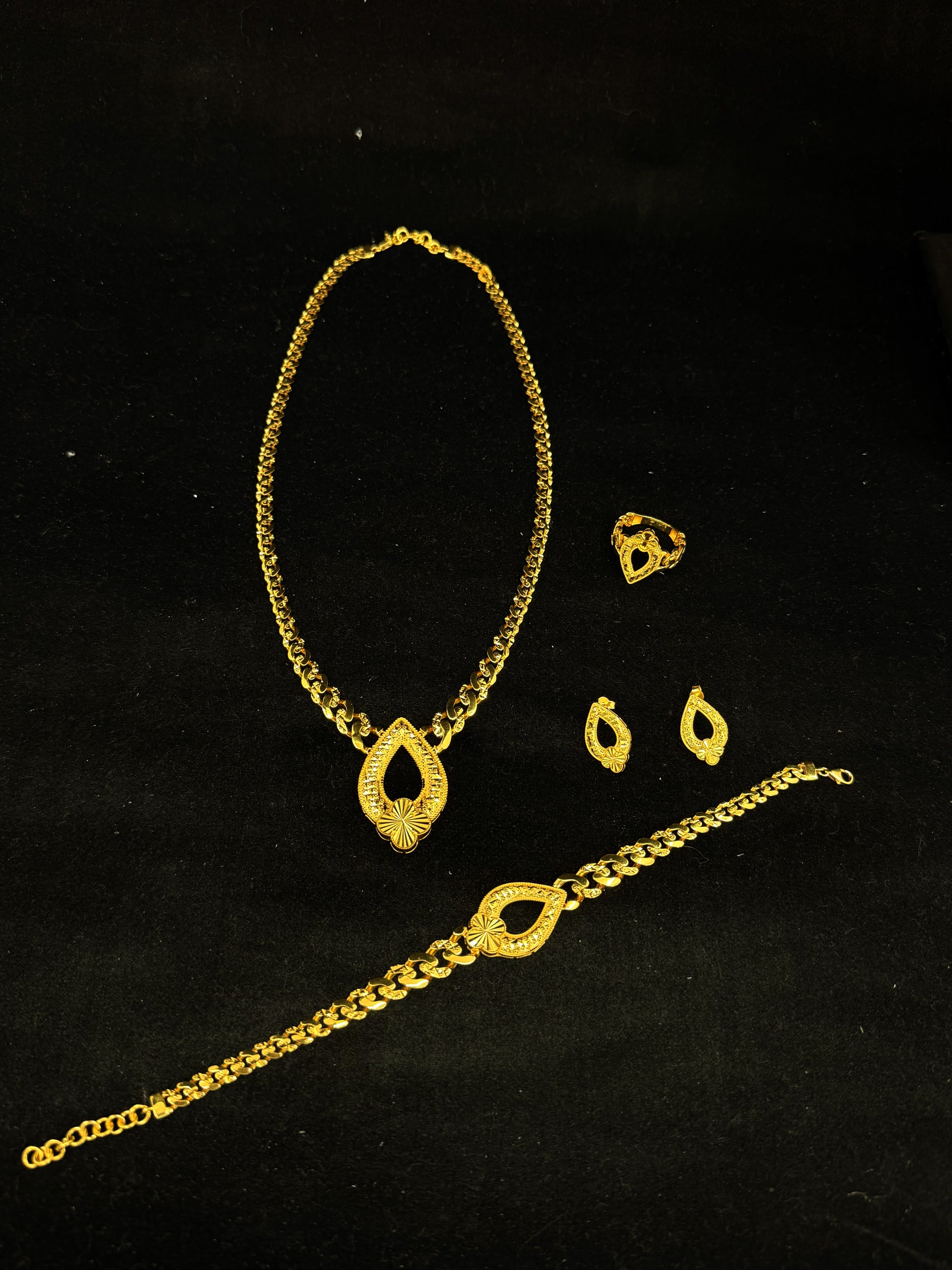 21k Gold Middle Eastern Wedding Set Jewelry