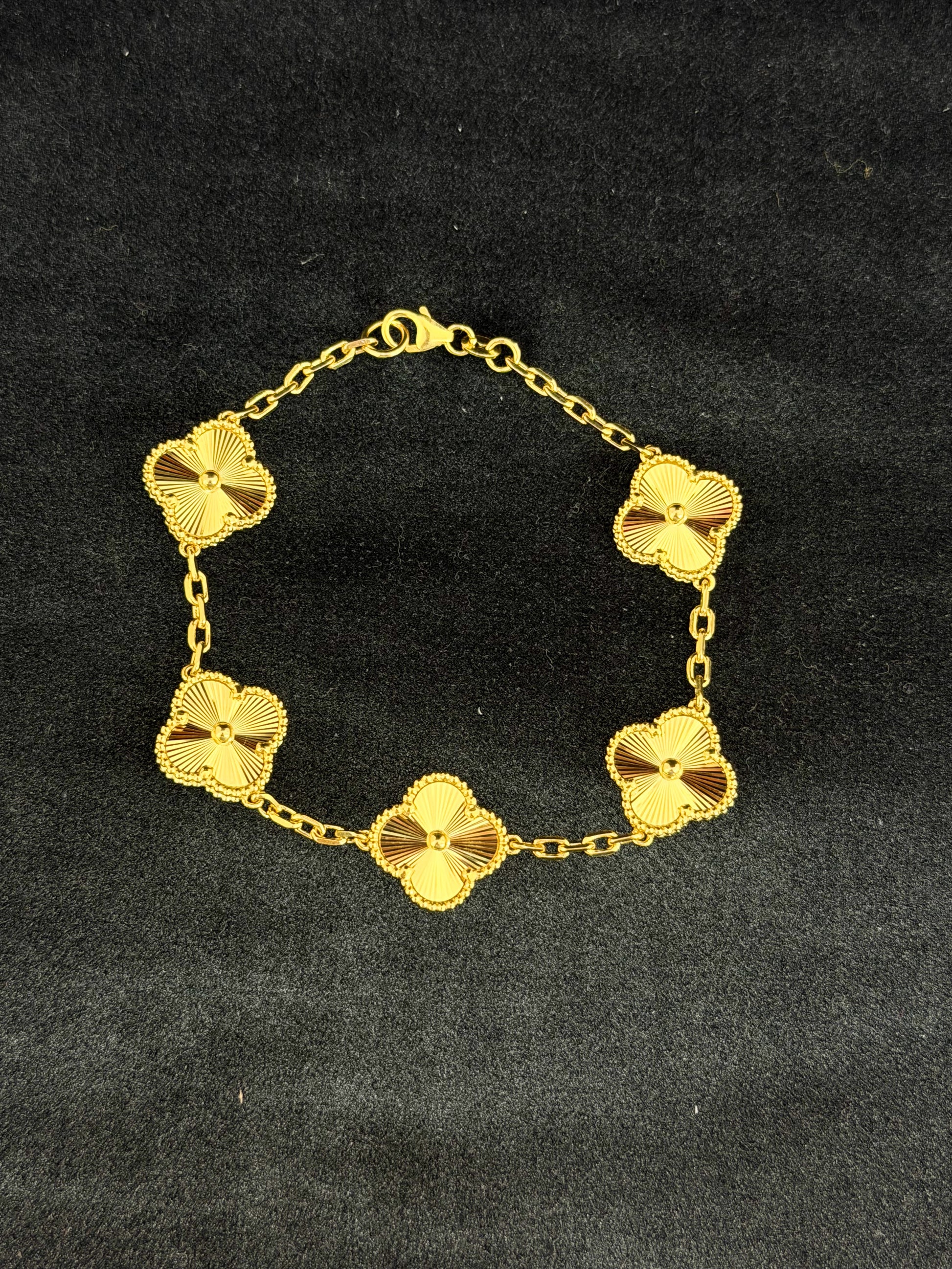 10k All Gold Clover Leaf Bracelet with 5 motif