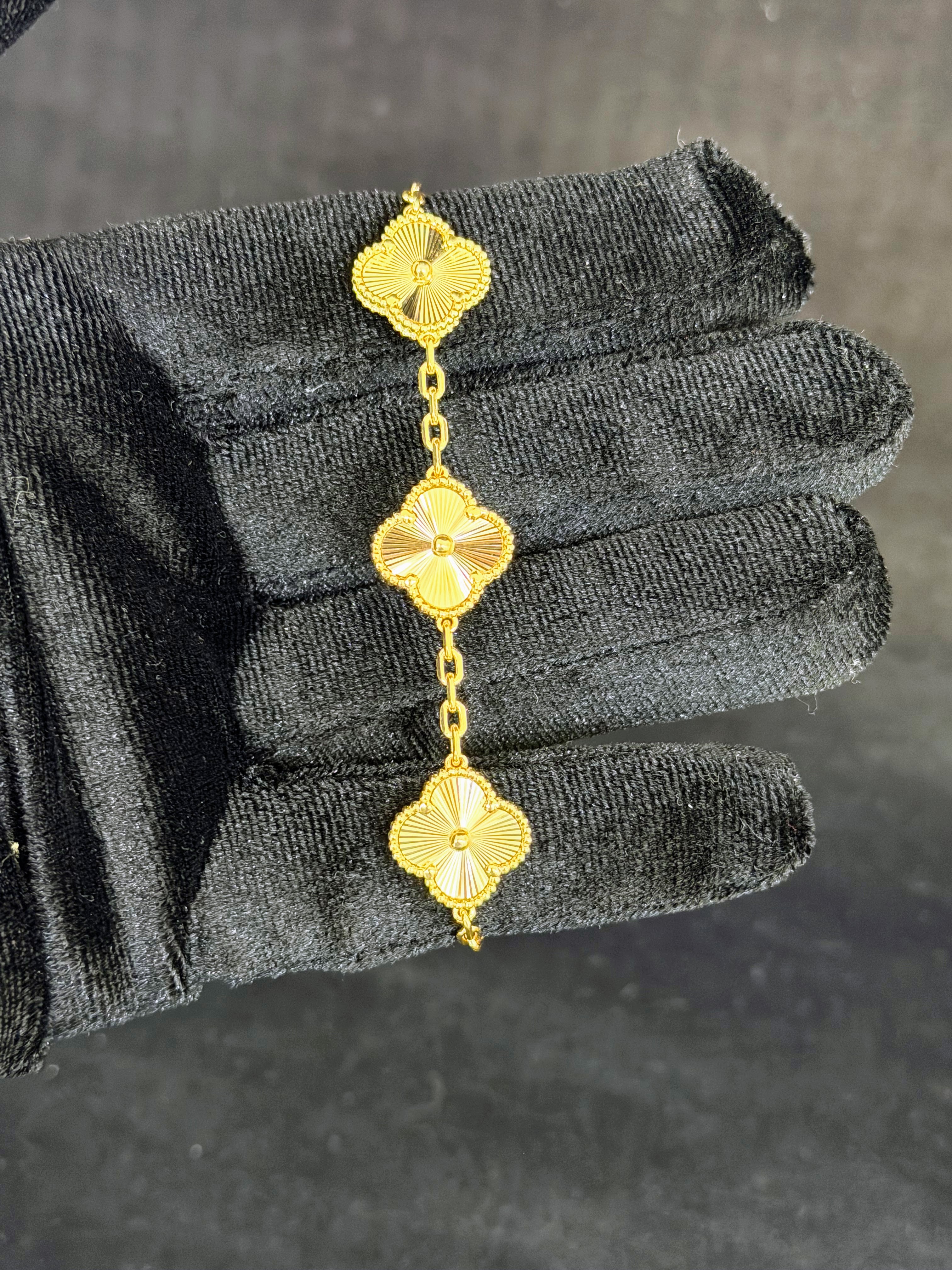 10k All Gold Clover Leaf Bracelet with 5 motif