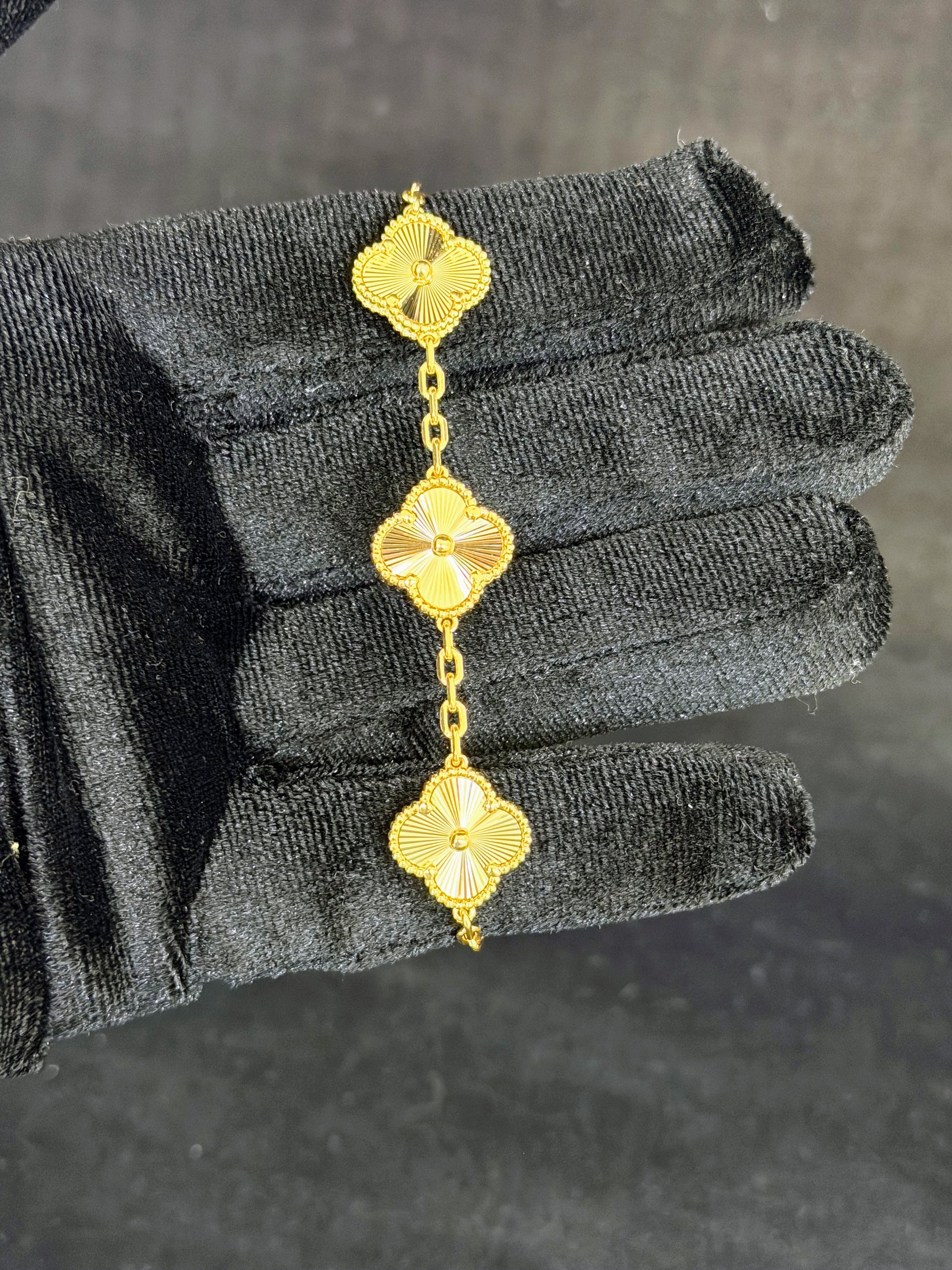 10k All Gold Clover Leaf Bracelet with 5 motif