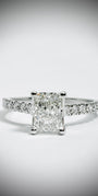 Bague de fiançailles pavée en or blanc 14 carats, coupe radiant de 1 carat