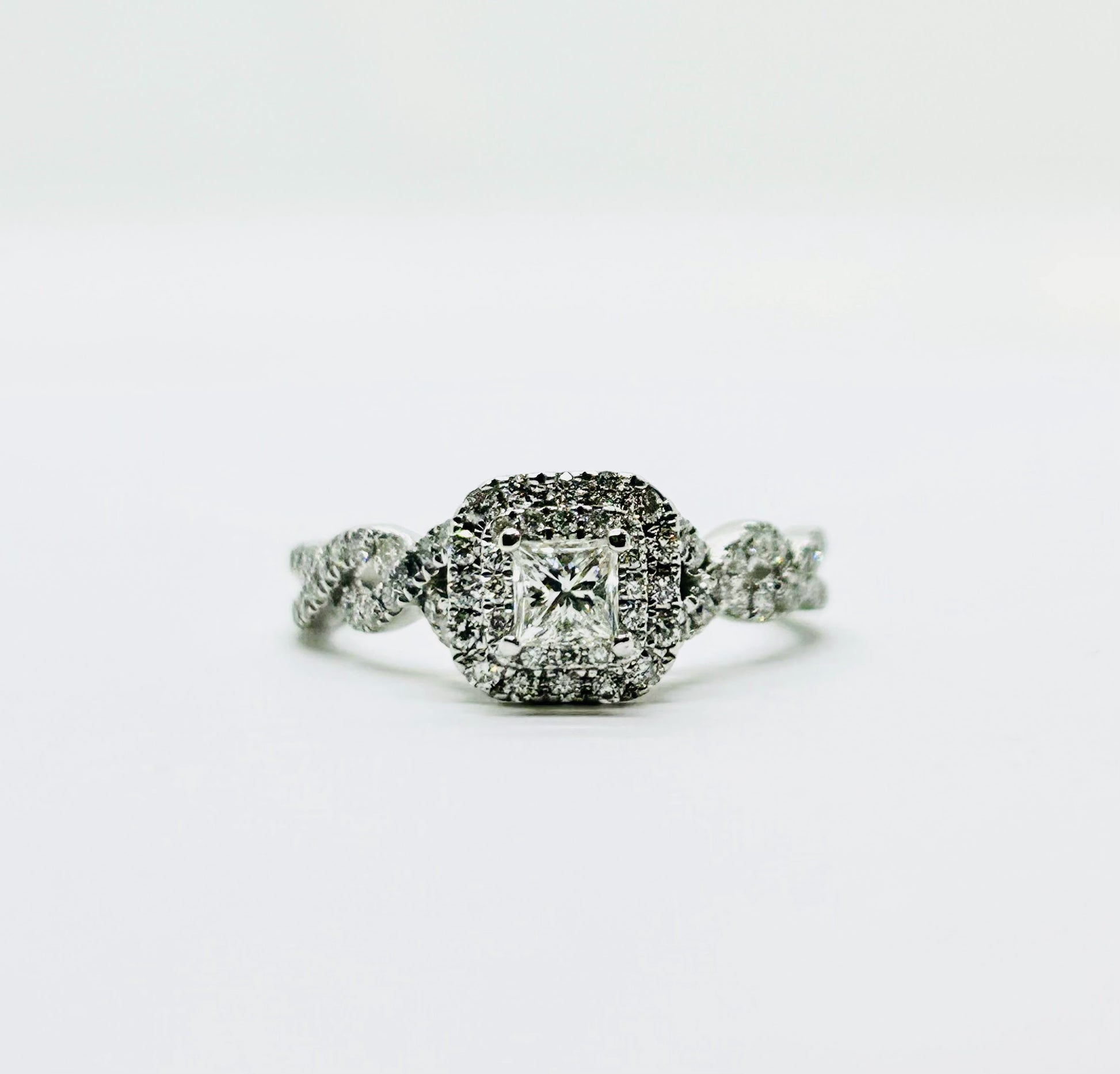 14k White Gold Engagement Ring with 1.25ct Natural diamonds
