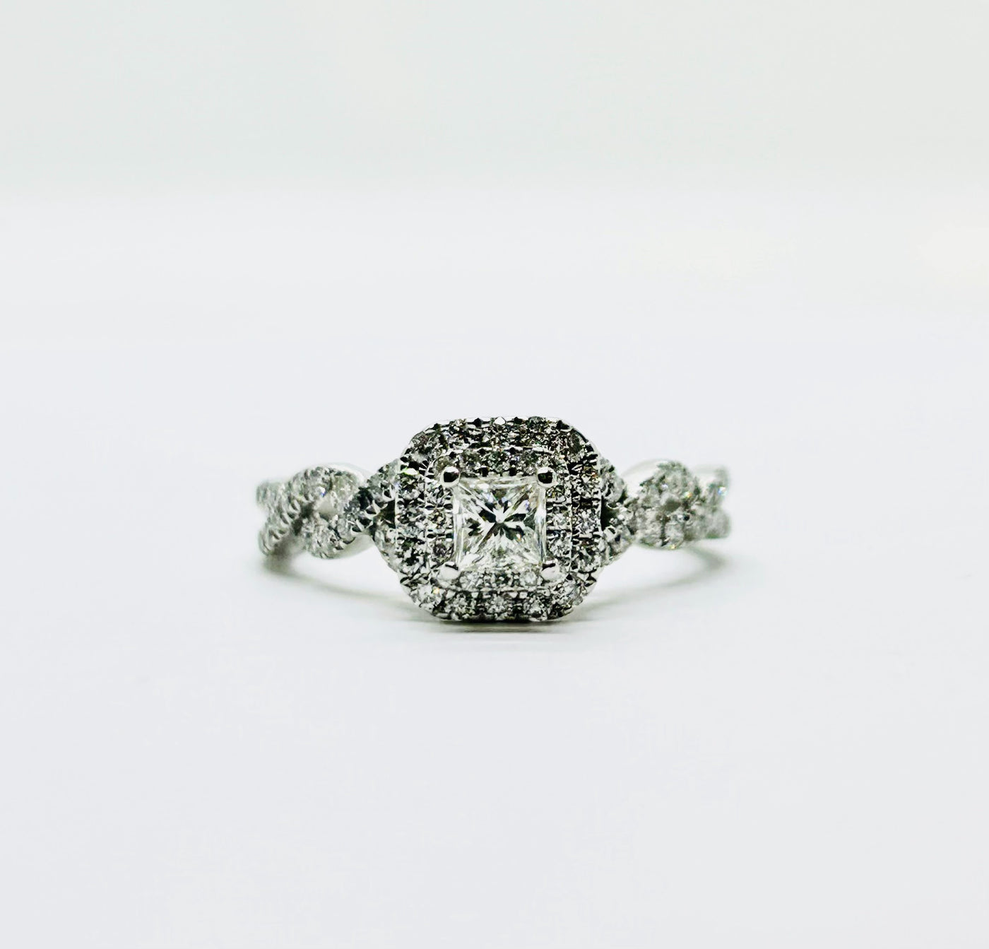 14k White Gold Engagement Ring with 1.25ct Natural diamonds