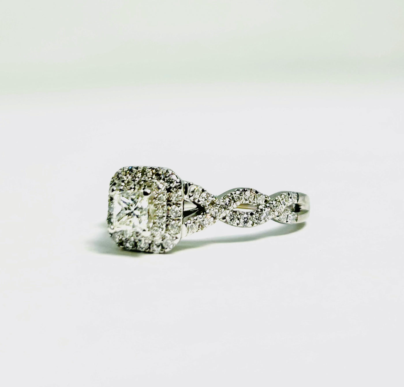 14k White Gold Engagement Ring with 1.25ct Natural diamonds