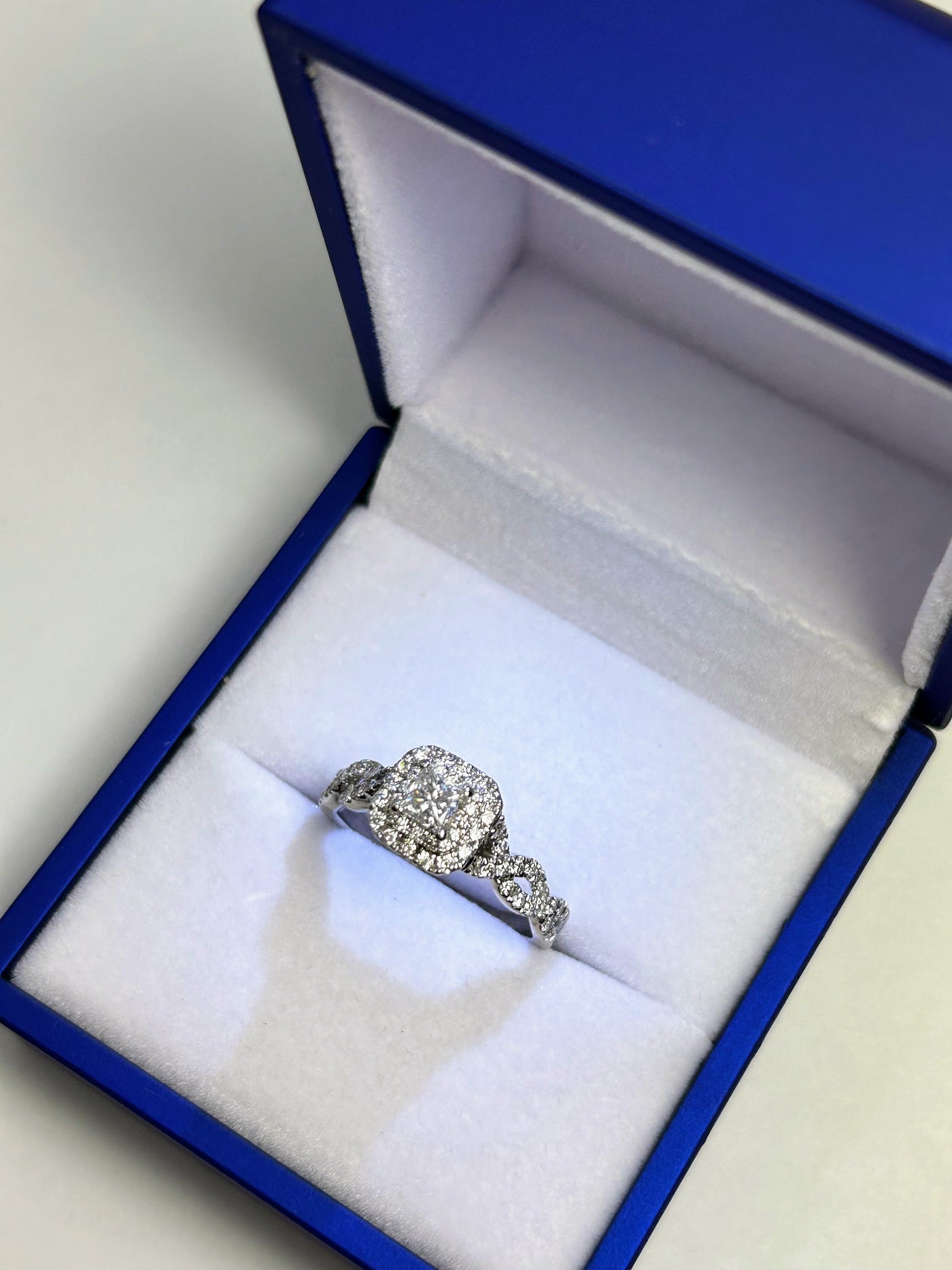 14k White Gold Engagement Ring with 1.25ct Natural diamonds