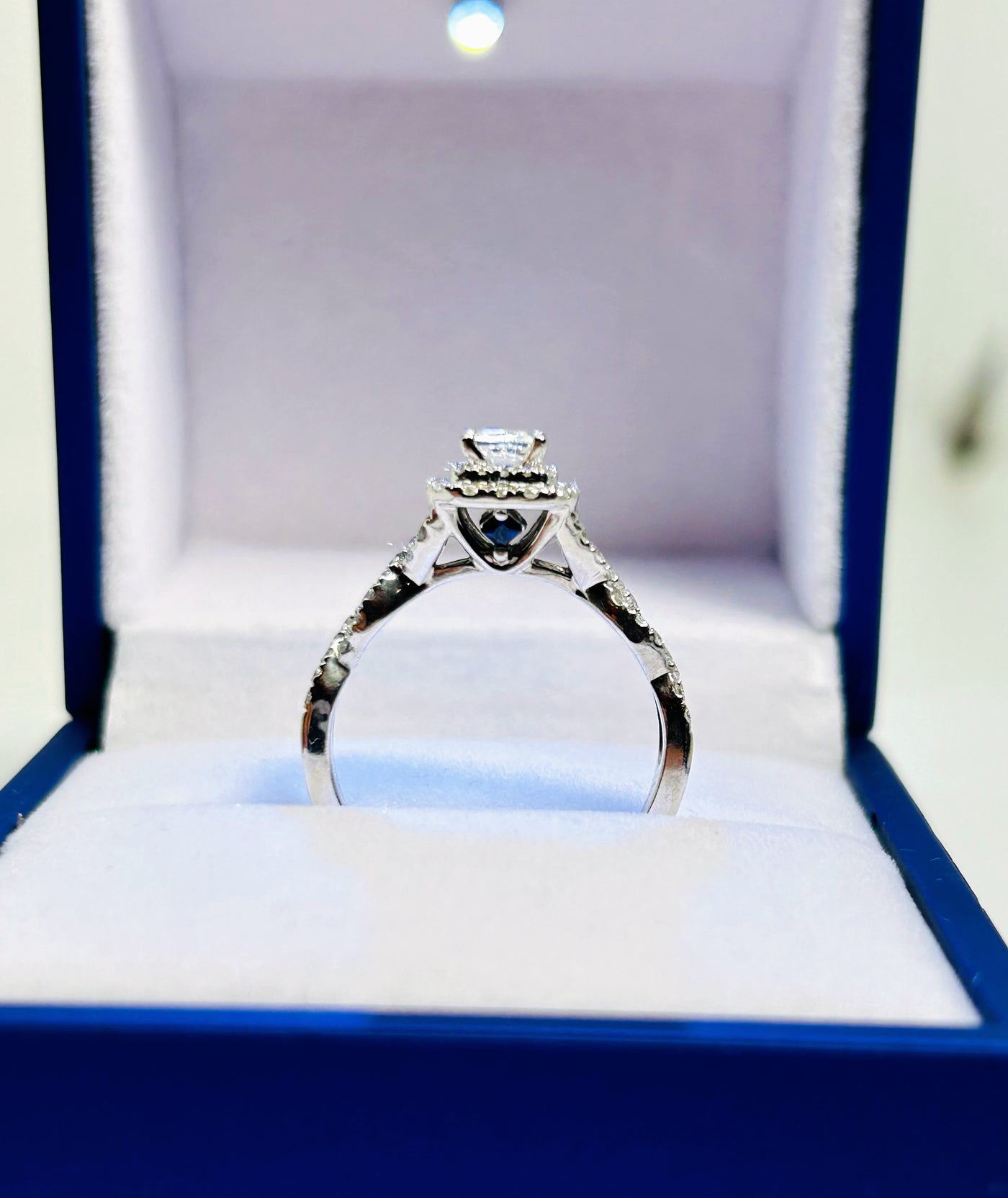 14k White Gold Engagement Ring with 1.25ct Natural diamonds