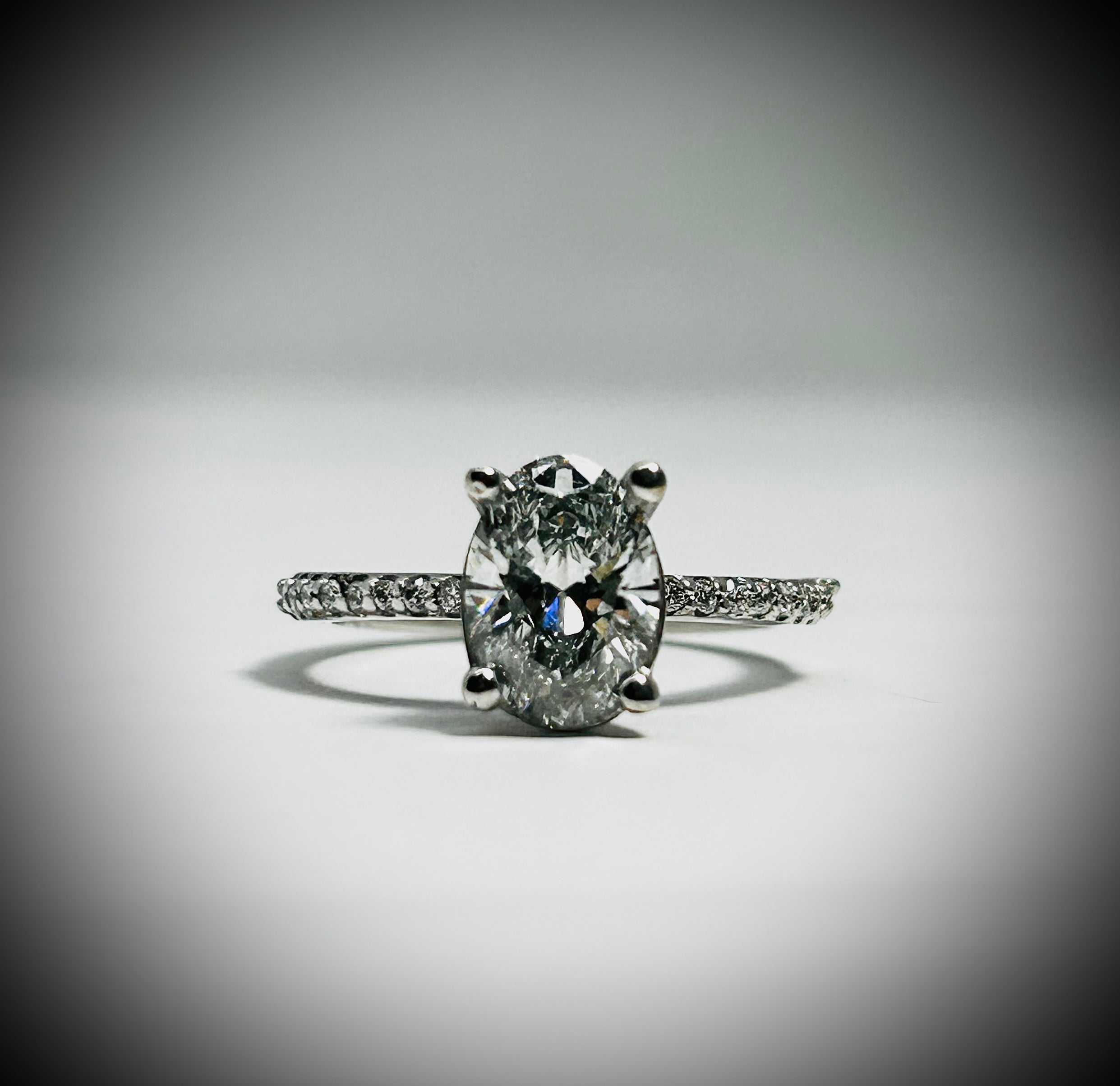 Oval cut 1.5ct Lab diamond Engagement ring