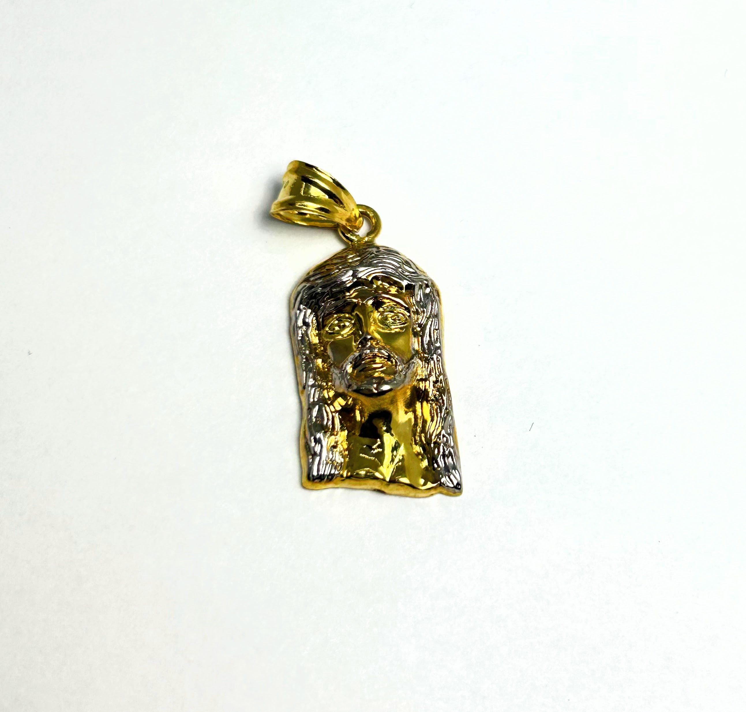 Pendentif petite tête de Jésus en or 10K