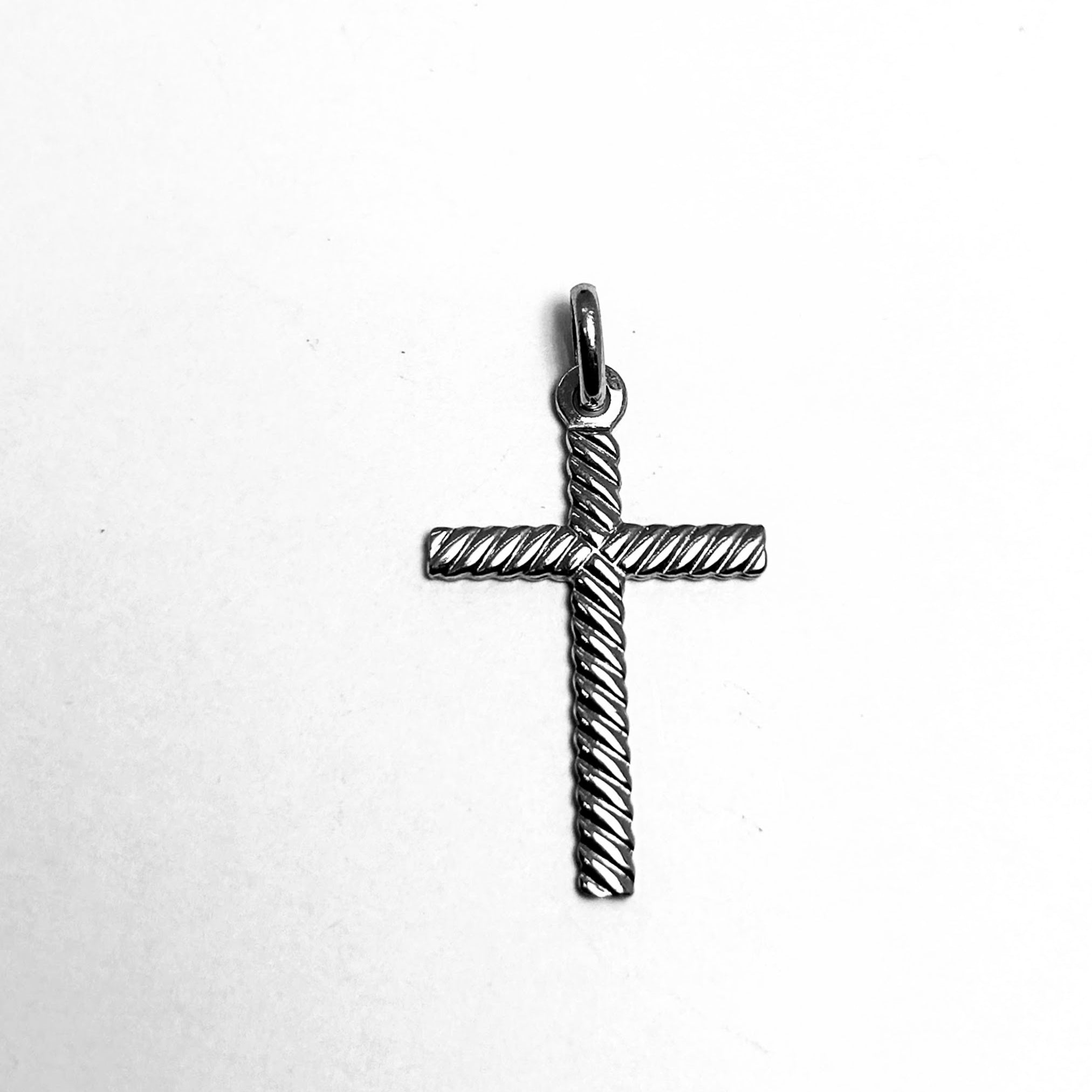 Or blanc 10 carats avec motif tressé