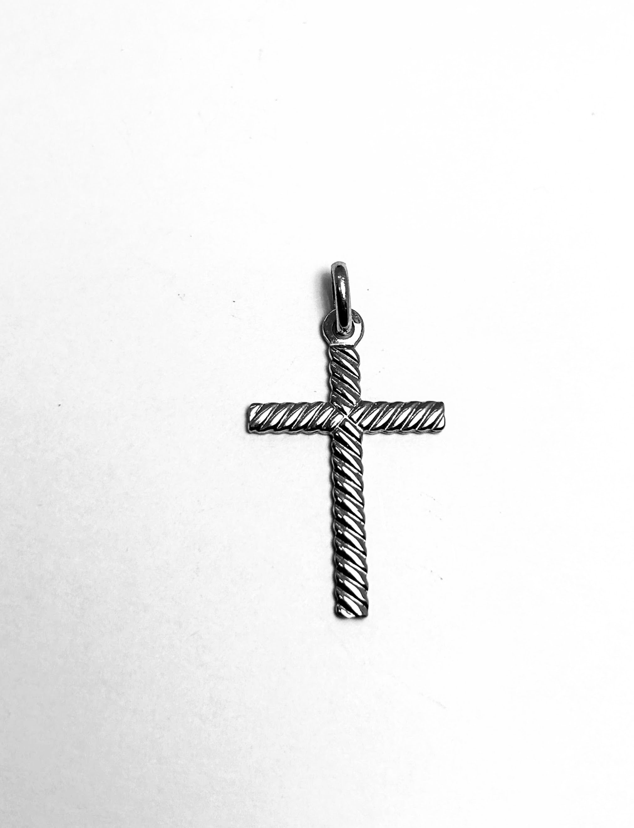 Or blanc 10 carats avec motif tressé