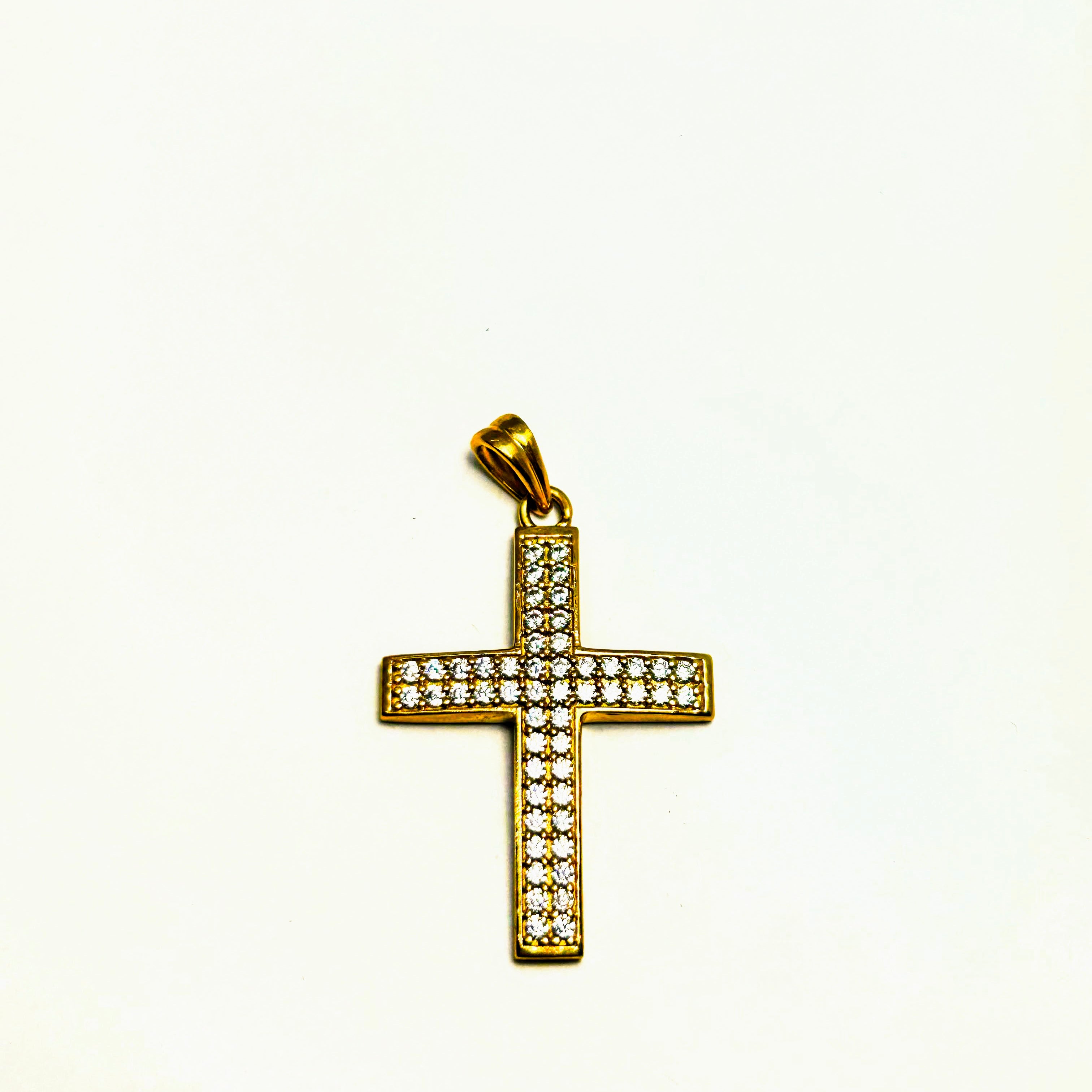 Croix en or 10 carats avec pierres CZ