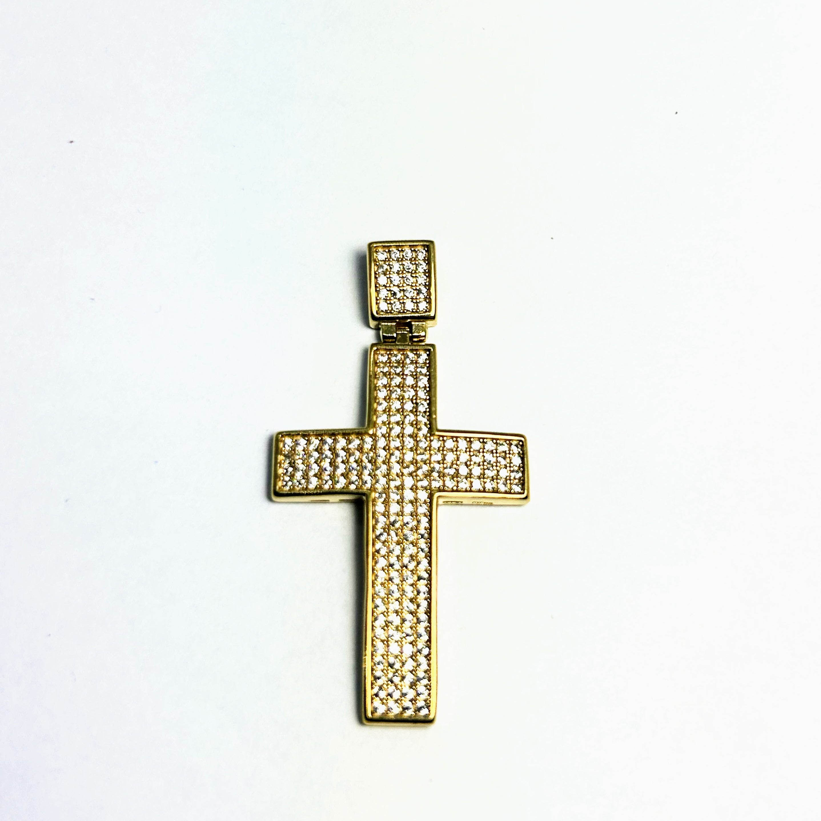 Pendentif croix en or 10K avec oxydes de zirconium