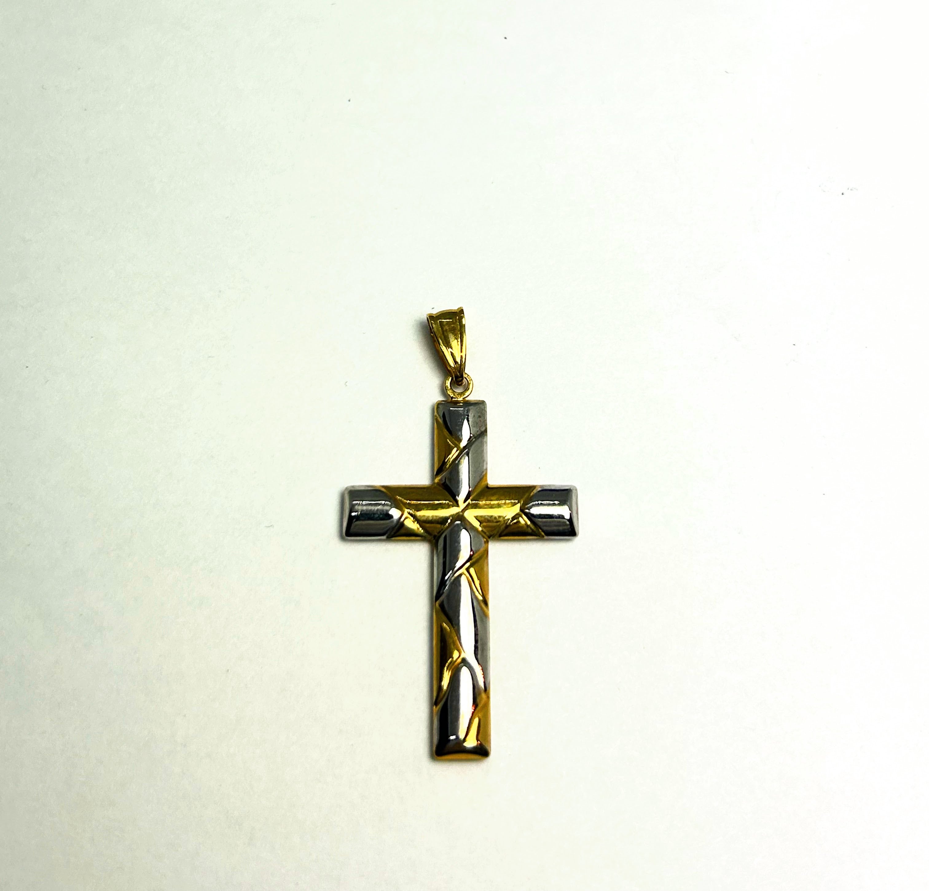 Pendentif Croix en or 10 carats avec couronnes d'épines