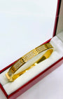 Bracelet jonc "love" en or 10 carats glacé