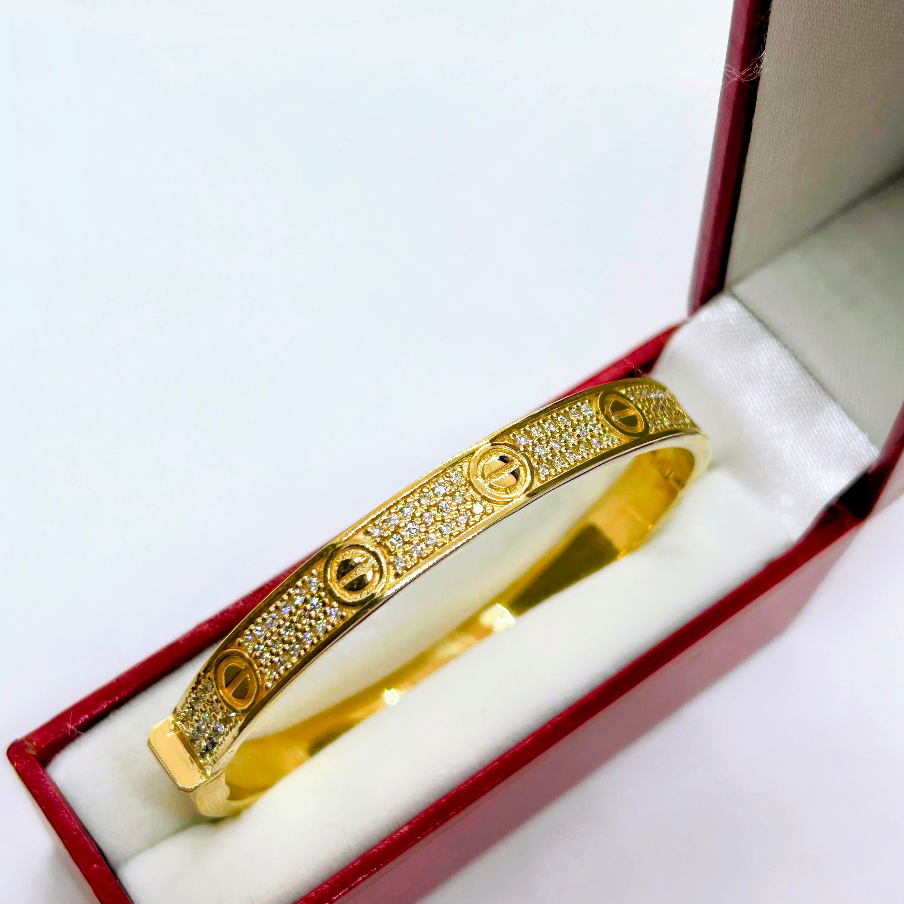 Bracelet jonc "love" en or 10 carats glacé