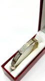 Bracelet jonc en or blanc 10 carats pavé d'oxydes de zirconium avec motif cœur