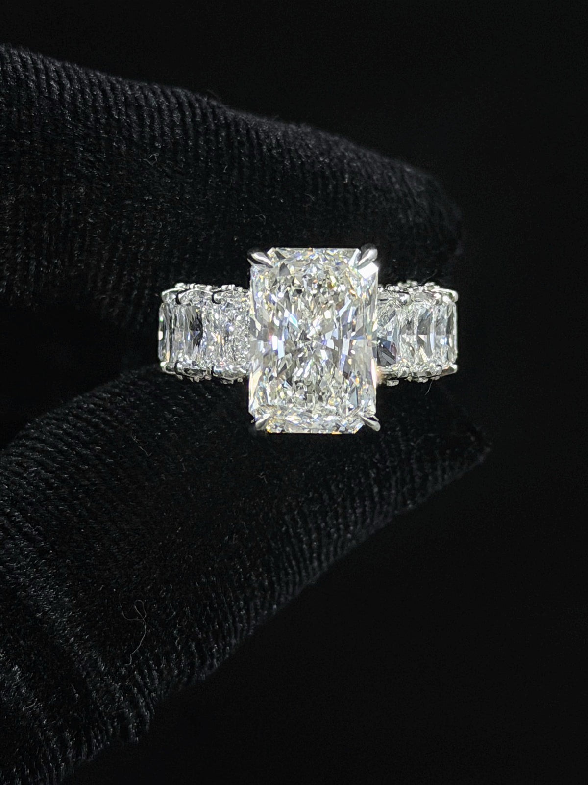 Radiant queen Engagement Ring