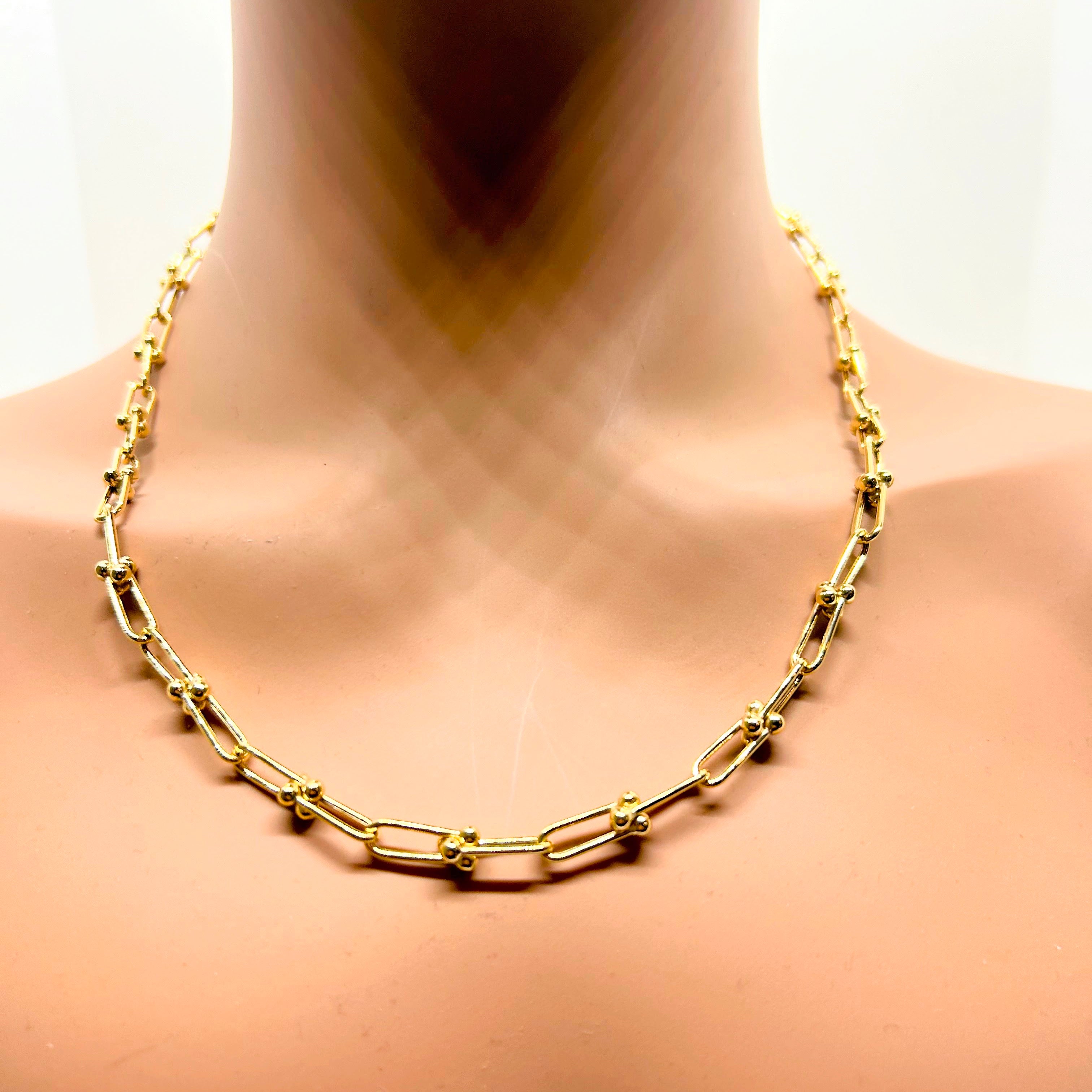 Collier U en or