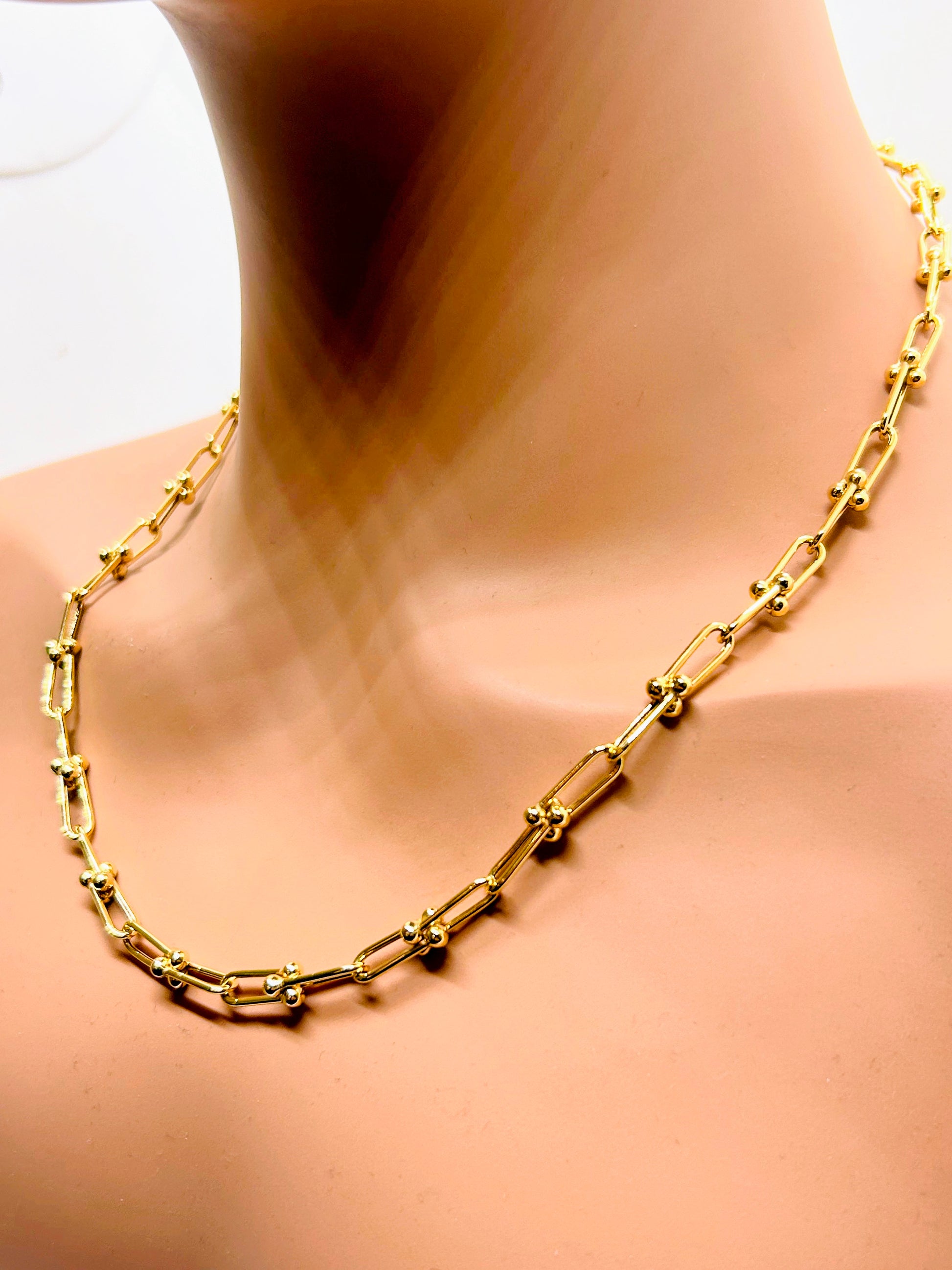 Gold Link U Necklace