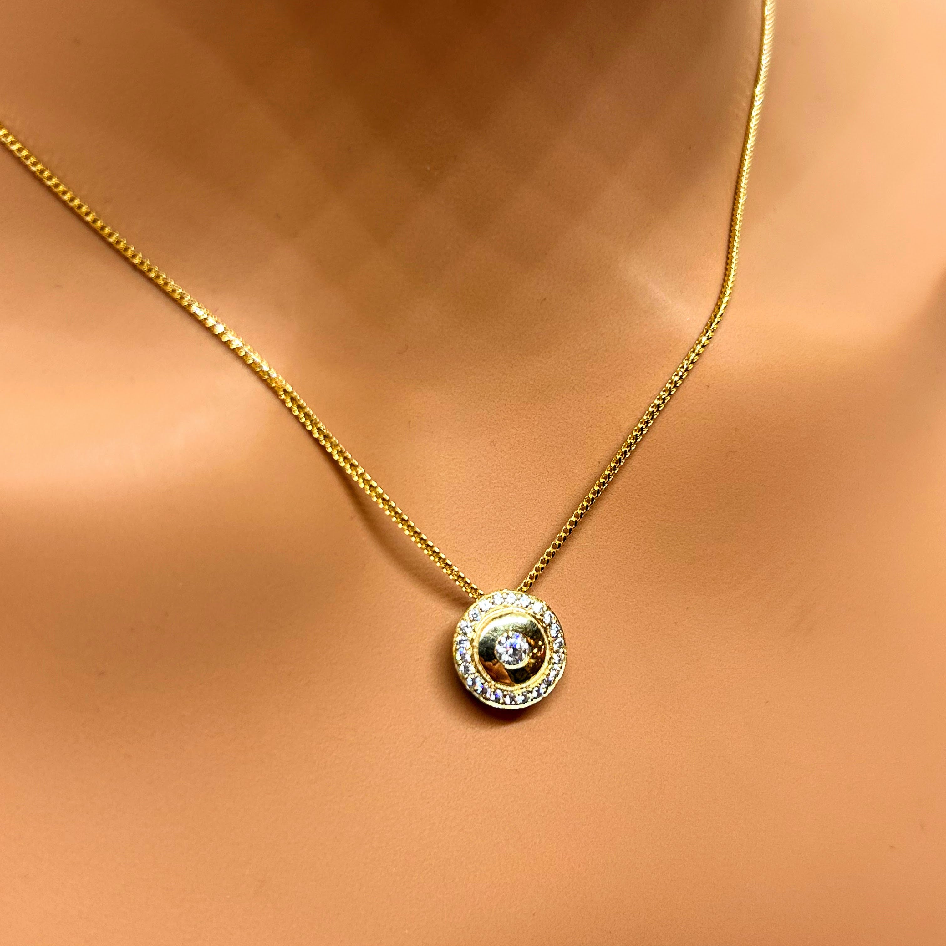 Collier fin en or 10 carats avec pendentif rond