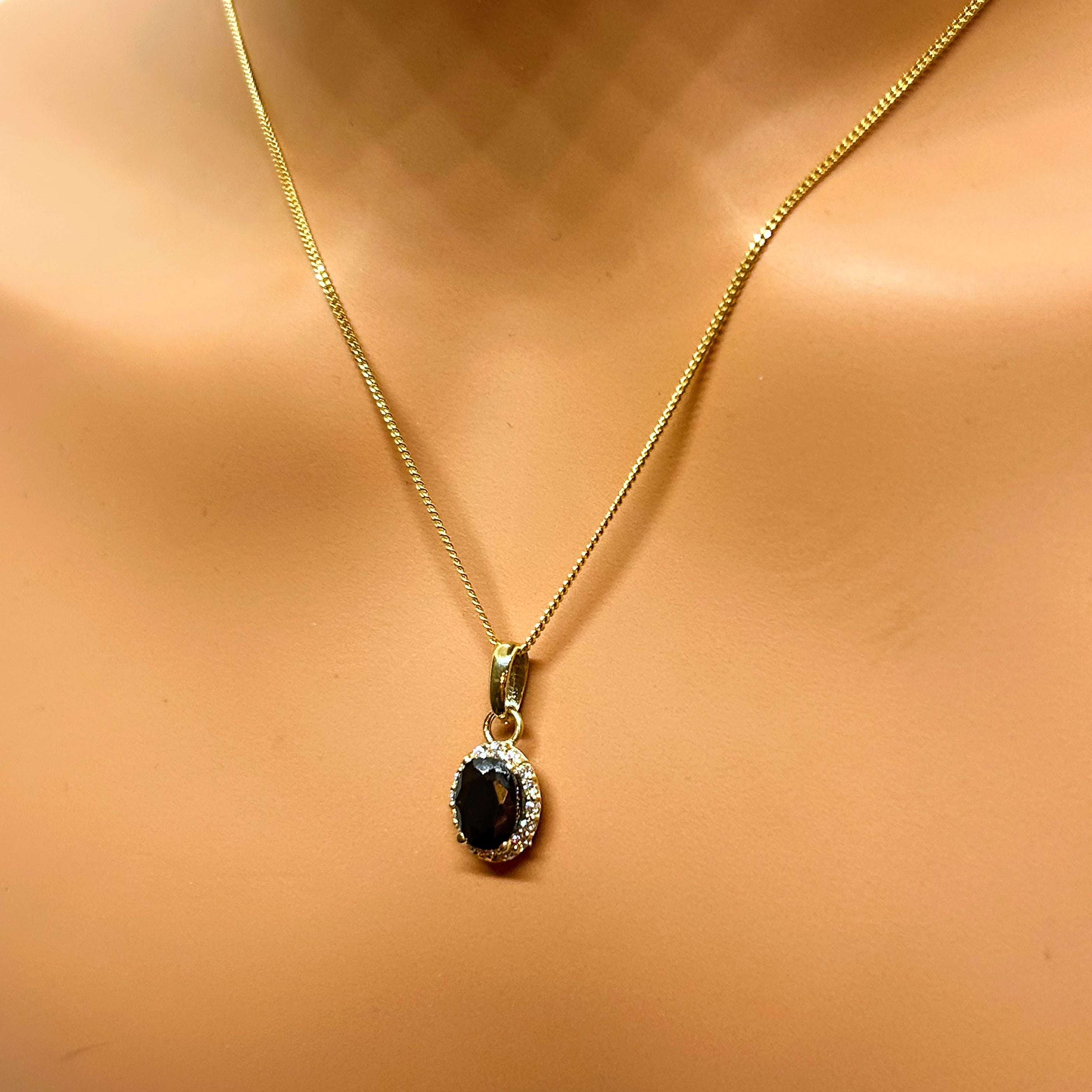 Collier fin en or 10 carats avec saphir