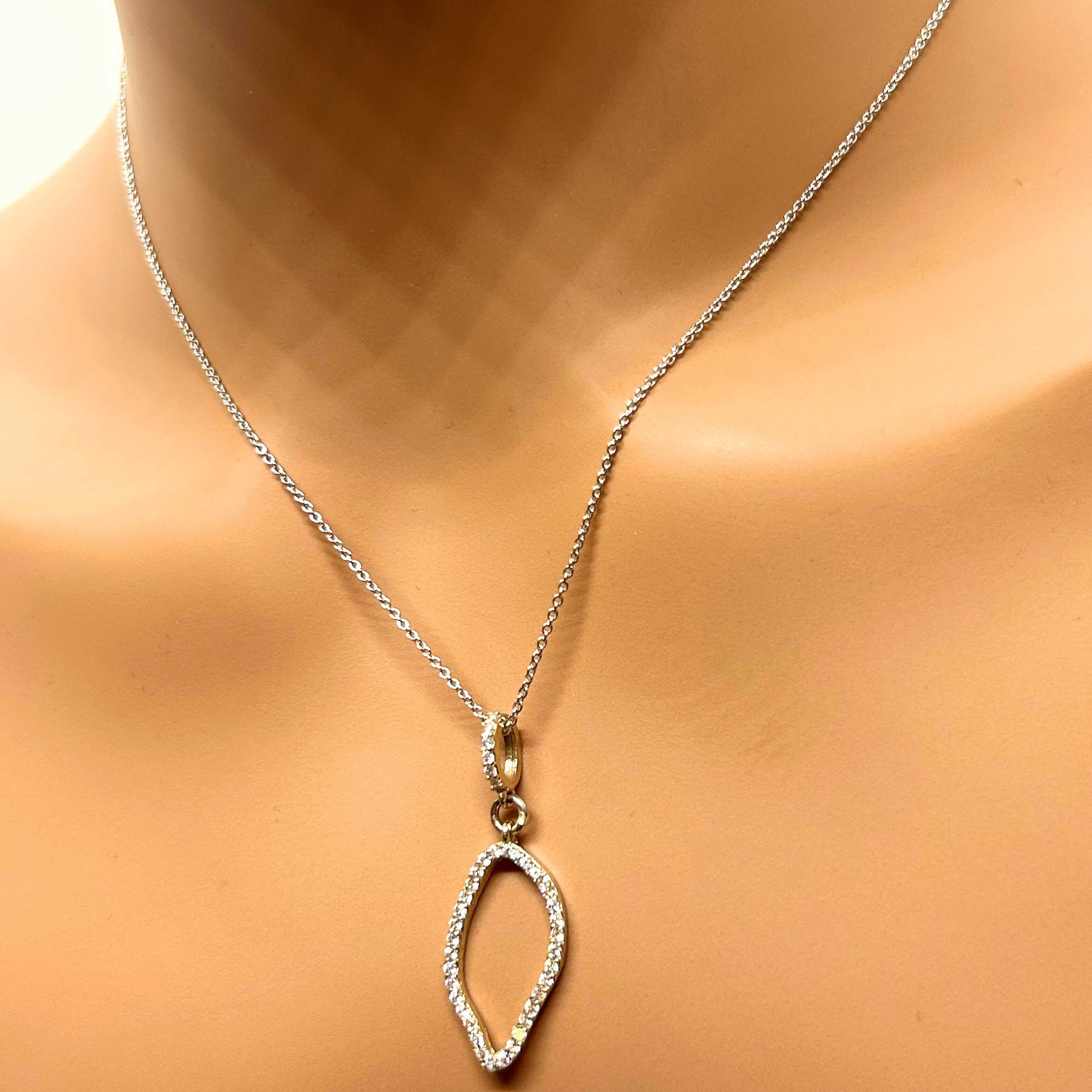 Collier en or 10K avec diamants naturels