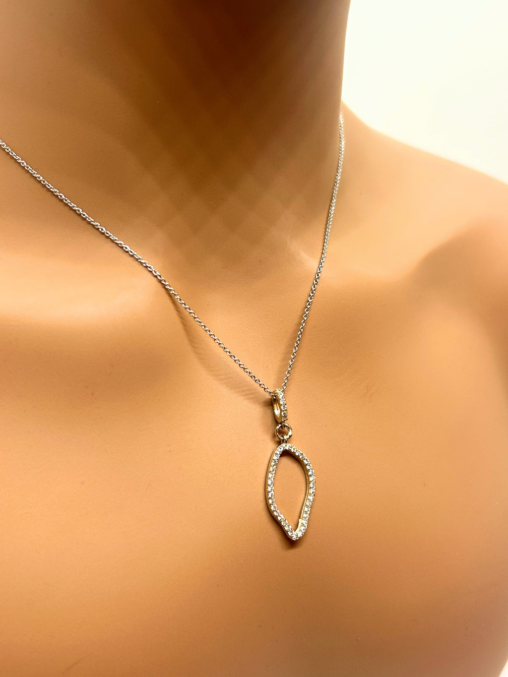 10k Gold Necklace with Natural diamonds